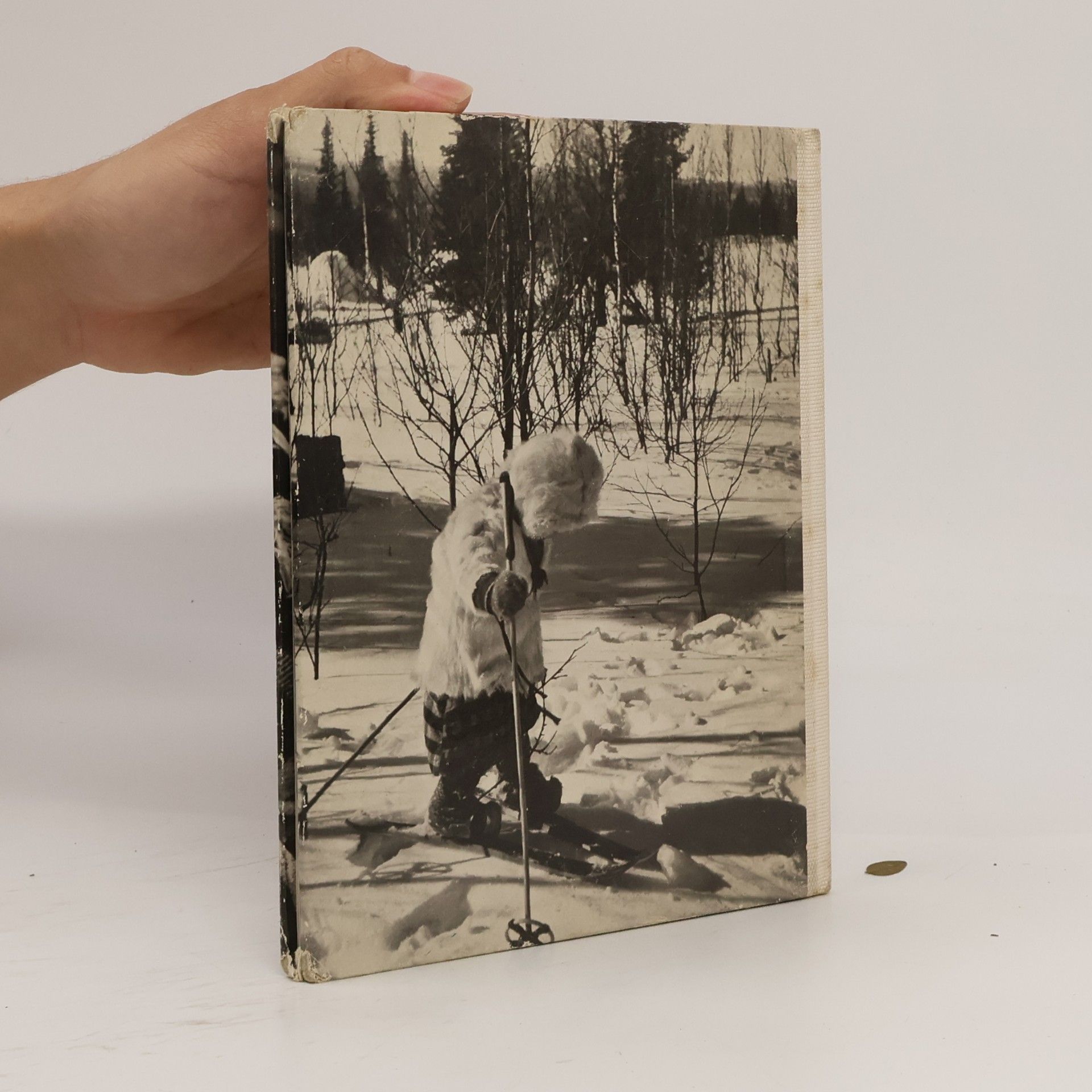 Anna Riwkin-Brick Elle Kari