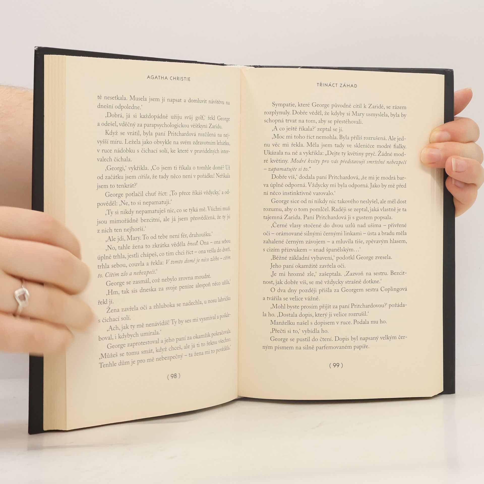 Agatha Christie Třináct záhad