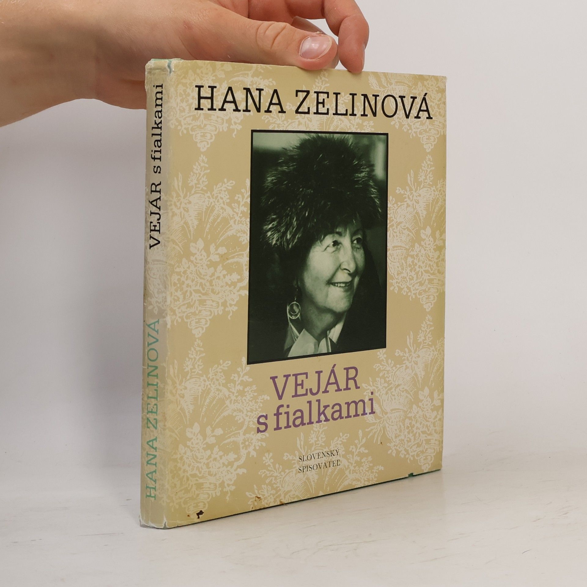 Hana Zelinová Vejár s fialkami