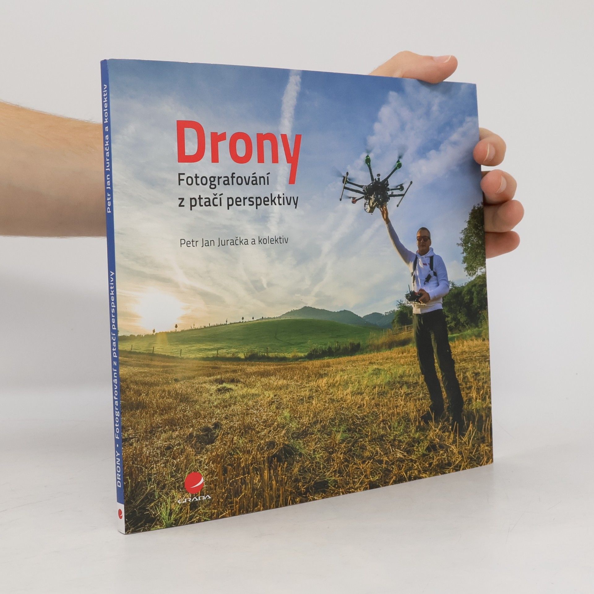 Kolektiv autorů Drony - fotografování z ptačí perspektivy: Co všechno potřebujete vědět o dronech a jejich využití pro leteckou fotografii a video