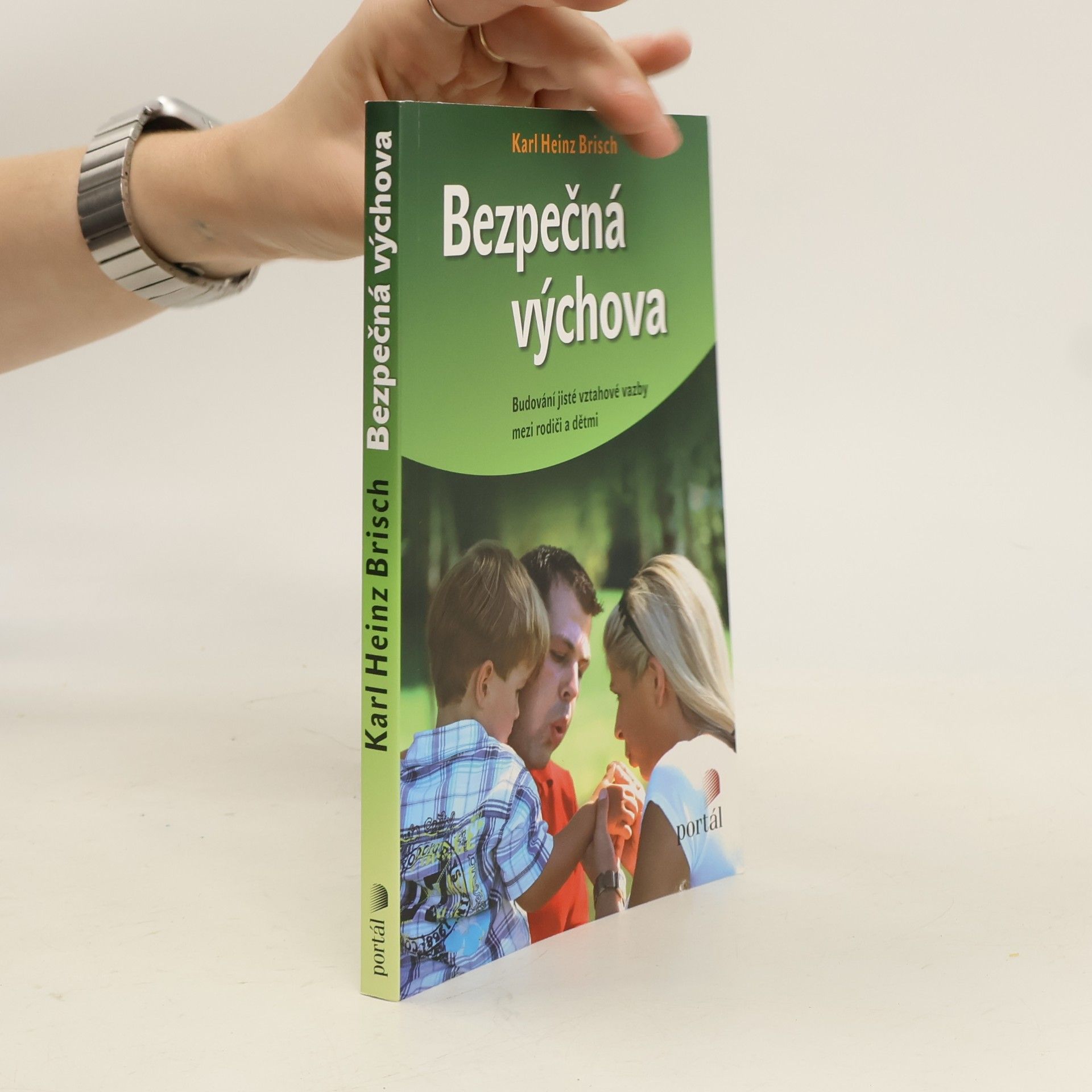 Bezpečná výchova. Budování jisté vztahové vazby mezi rodiči a dětmi