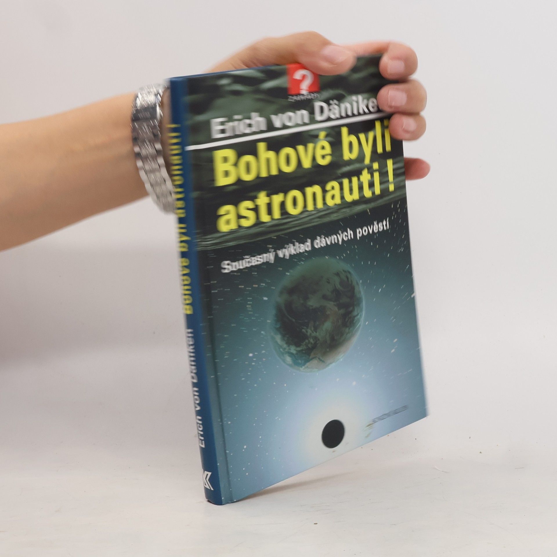 Erich von Däniken Bohové byli astronauti!