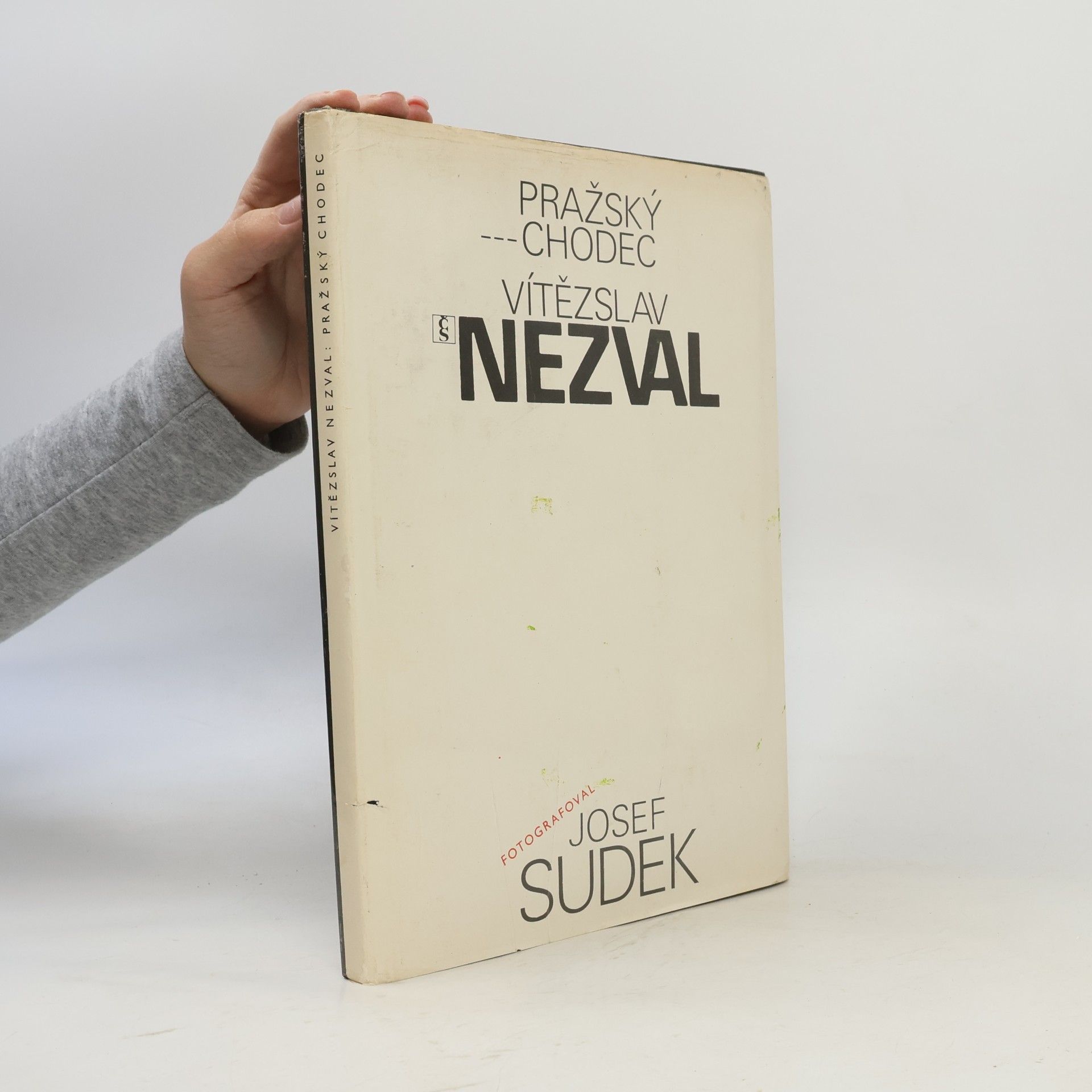 Vítězslav Nezval Pražský chodec