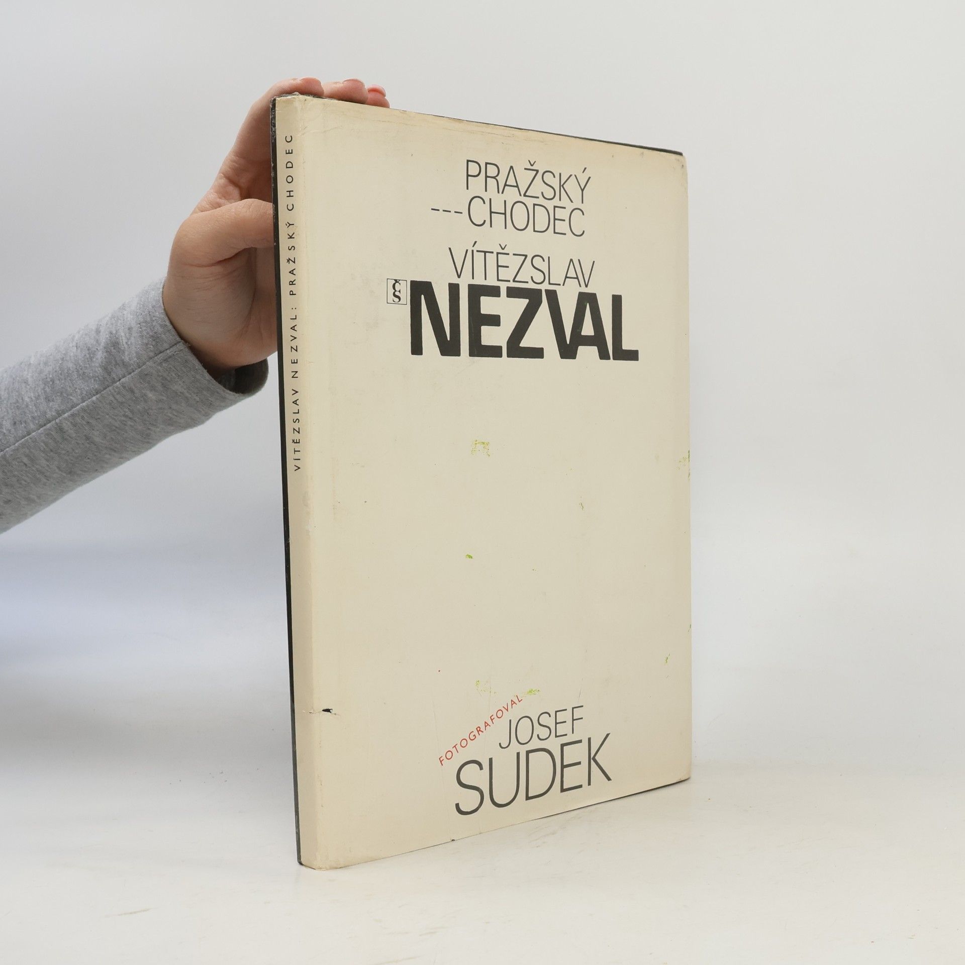 Vítězslav Nezval Pražský chodec