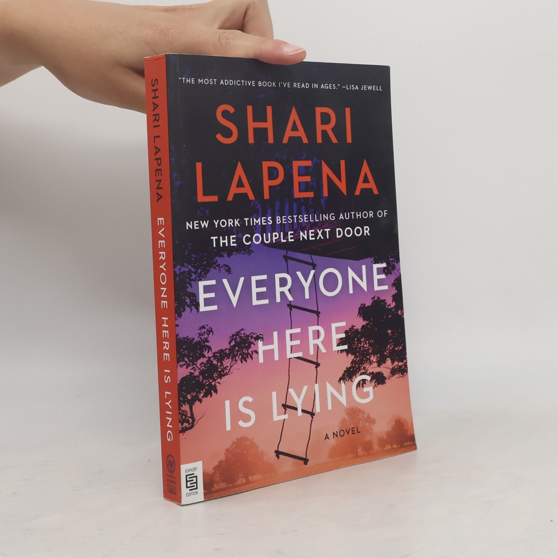 Shari Lapenová Everyone Here Is Lying