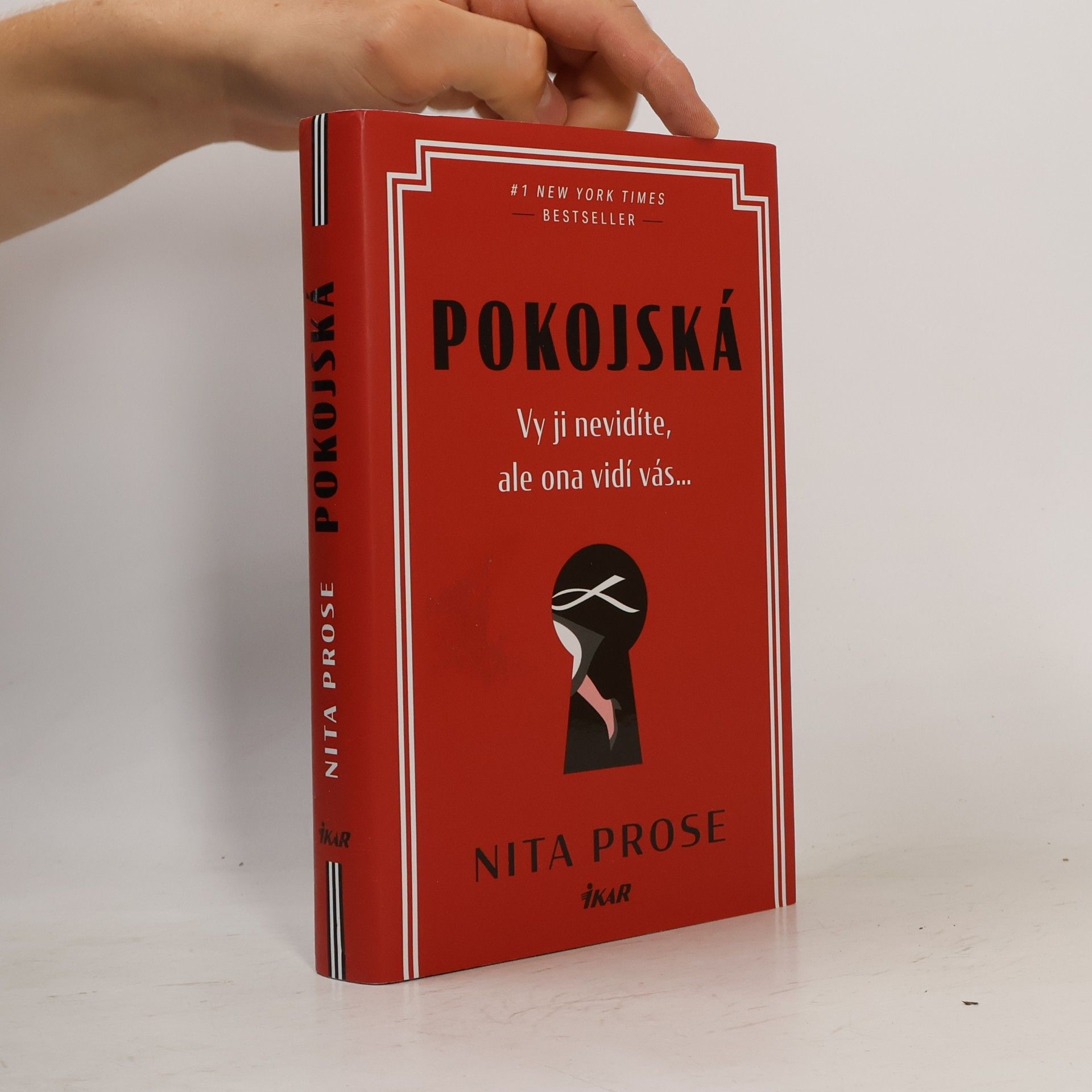 Nita Prose Pokojská: vy ji nevidíte, ale ona vidí vás...