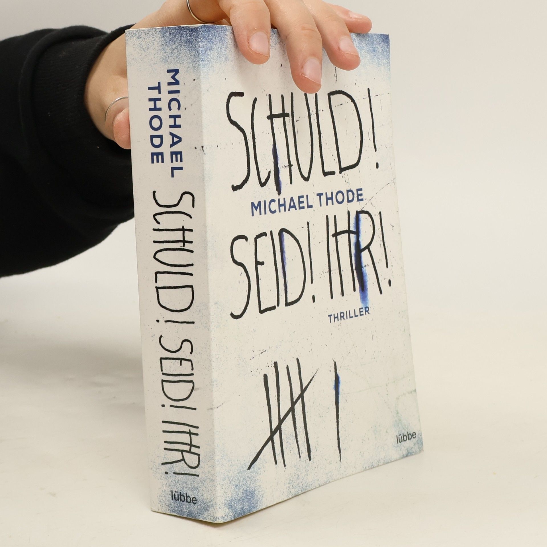 Schuld! Seid! Ihr!