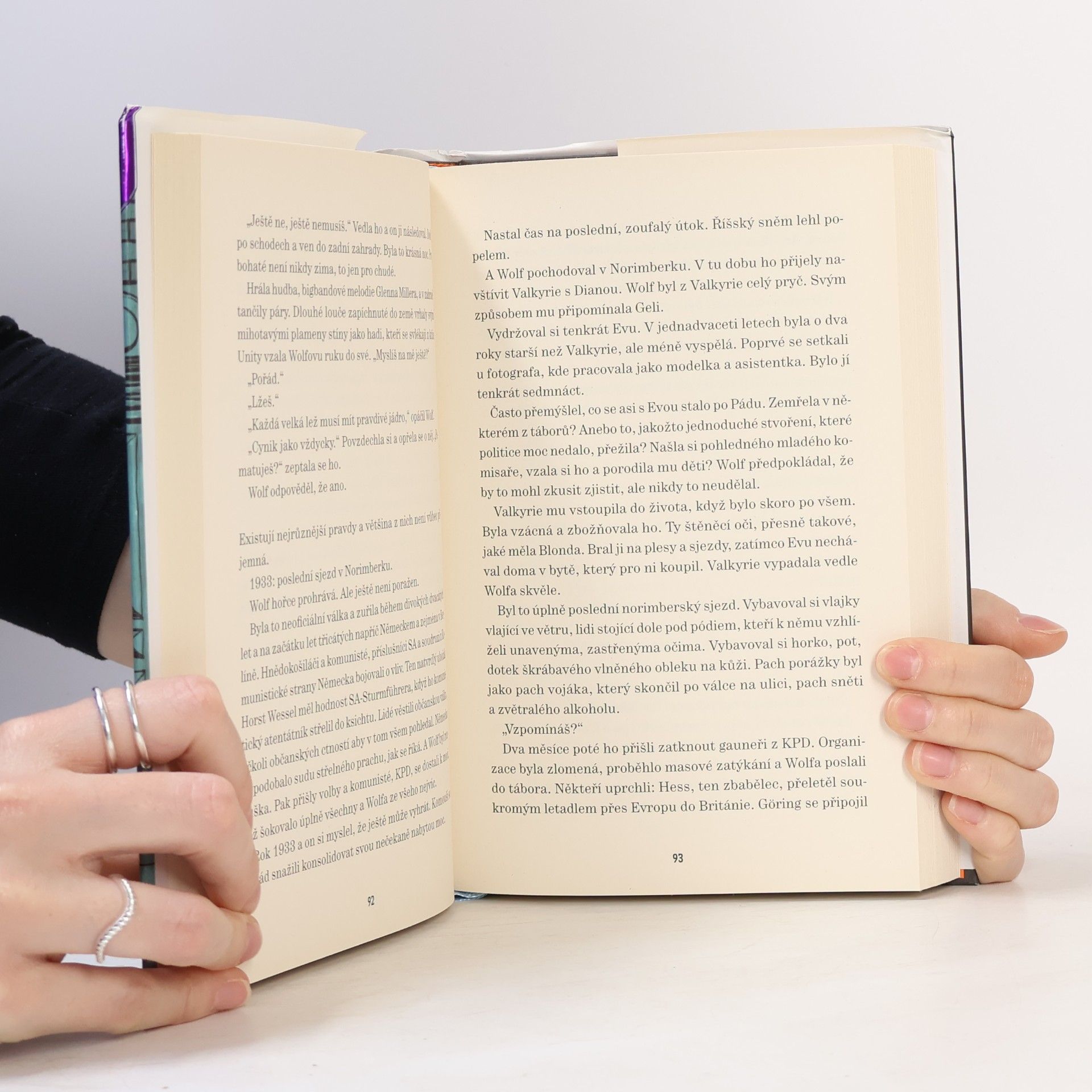 Lavie Tidhar Muž leží a sní