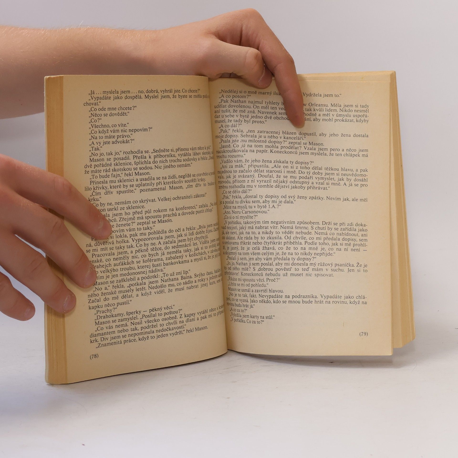Erle Stanley Gardner Případ světélkujících prstů
