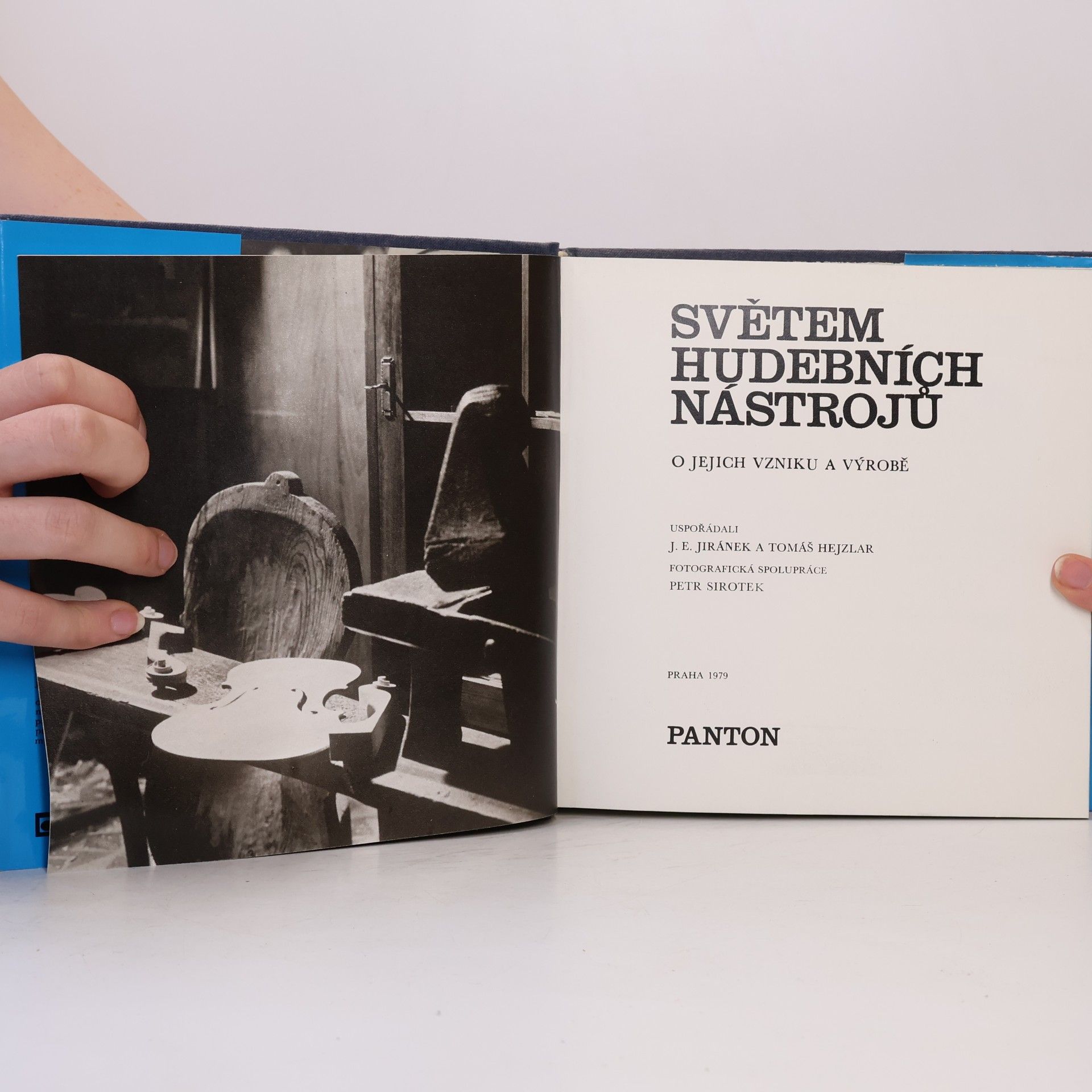 Autores varios Světem hudebních nástrojů