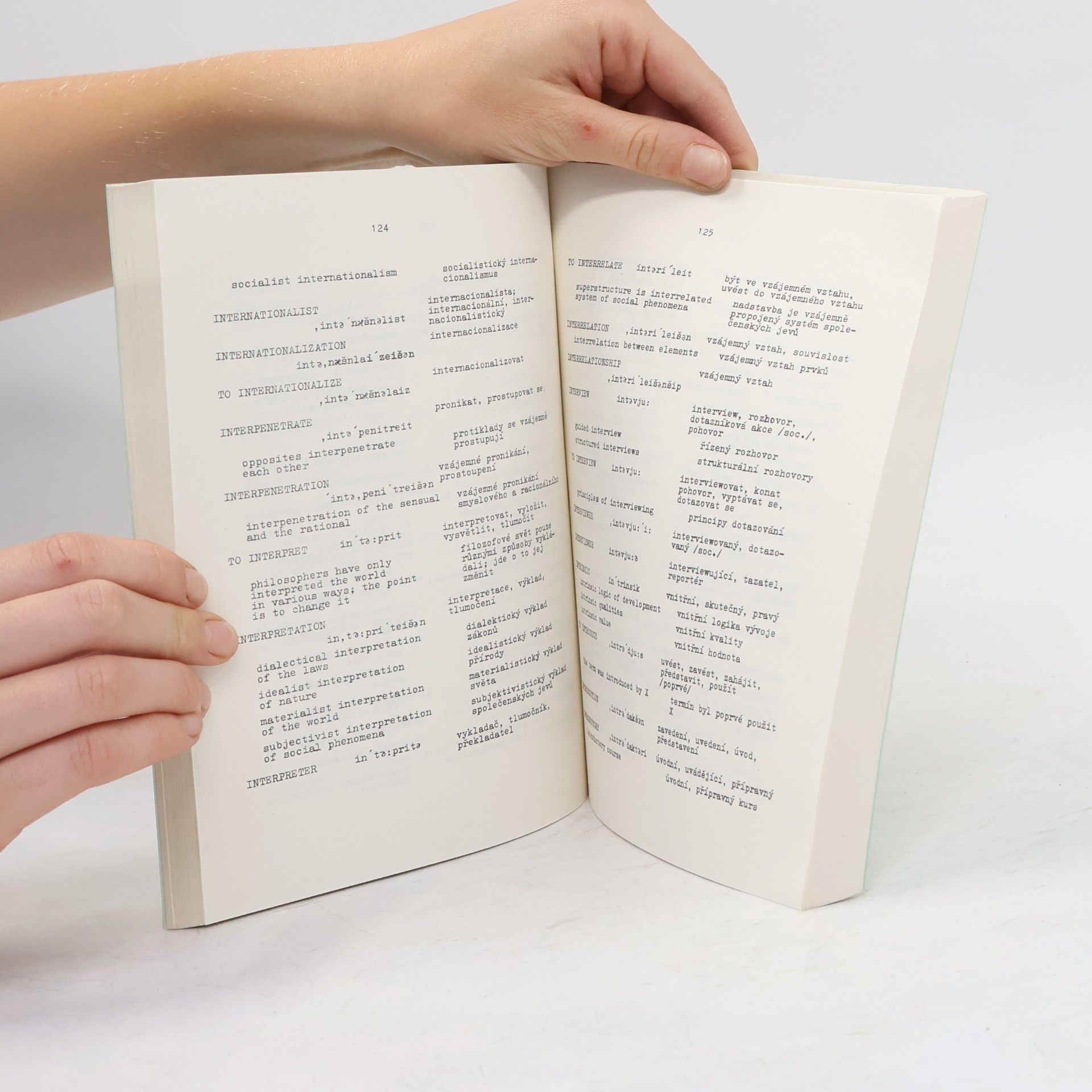 Autorenkollektiv Anglická společensko- vědní terminologie III