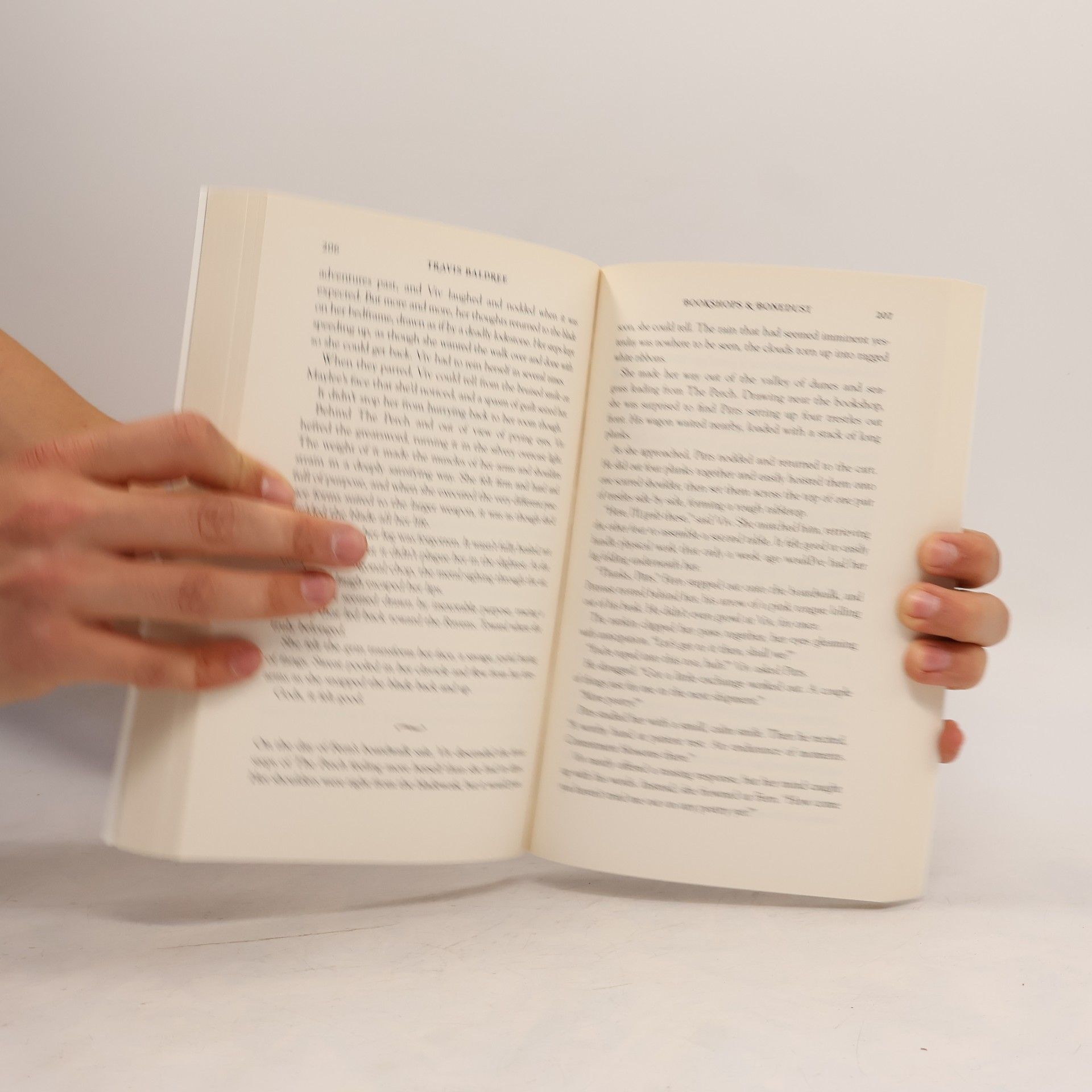 Travis Baldree Bookshops & Bonedust