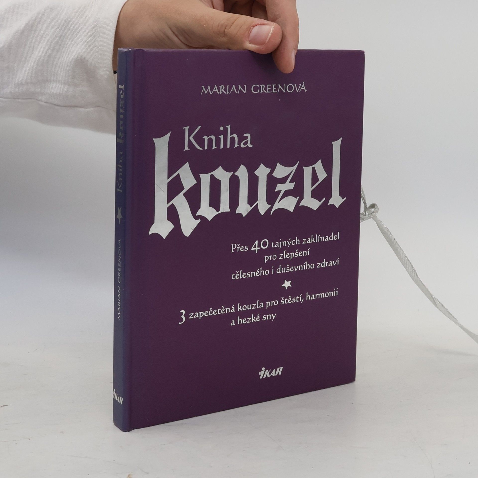 Marian Green Kniha kouzel. Přes 40 tajných zaklínadel pro zlepšení tělesného i duševního zdraví