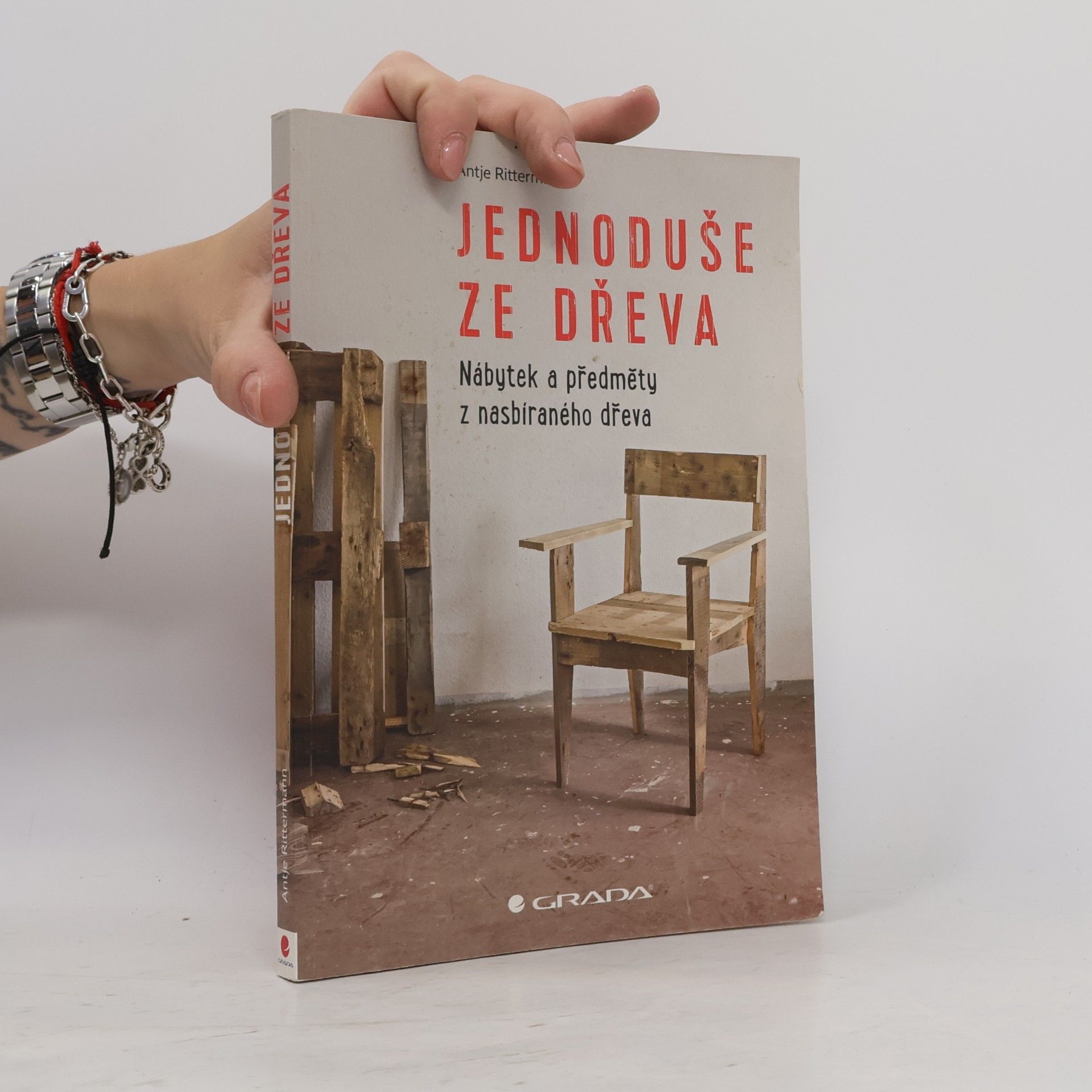 Veronika Prokopová Jednoduše ze dřeva. Nábytek a předměty z nasbíraného dřeva