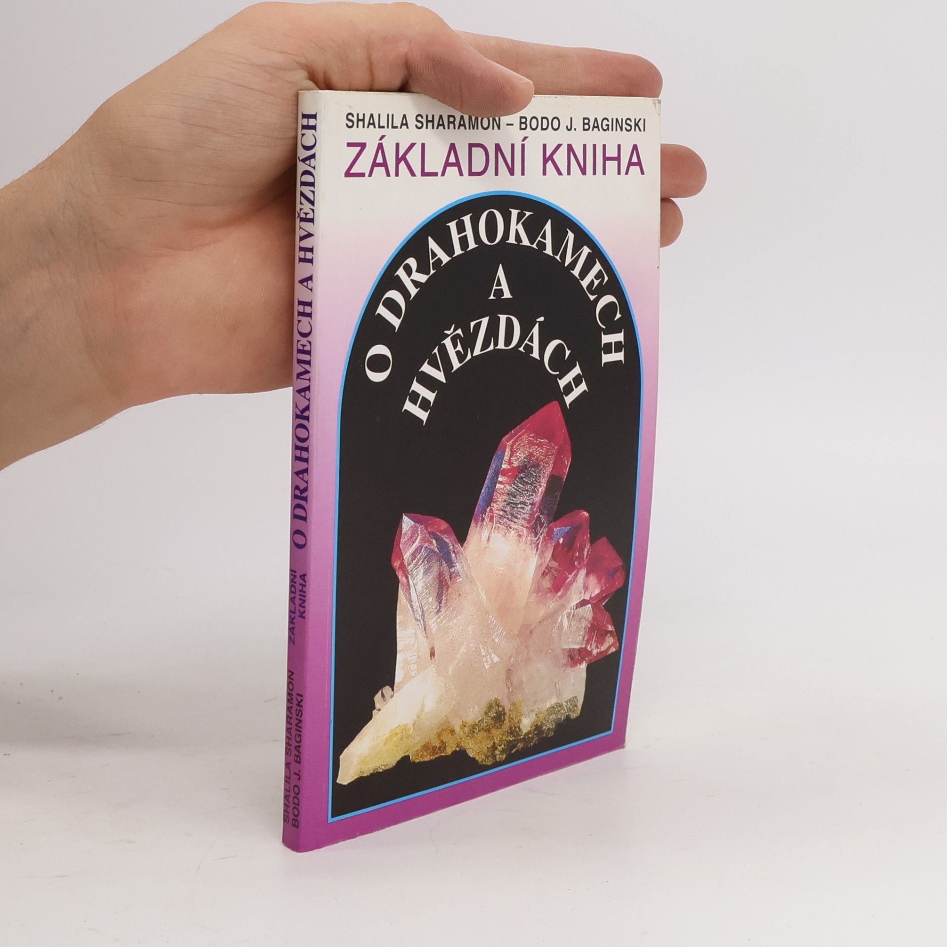 Shalila Sharamon Základní kniha o drahokamech a hvězdách. Tajemné síly drahých kamenů a jejich vztah k dvanácti znamením zvěrokruhu