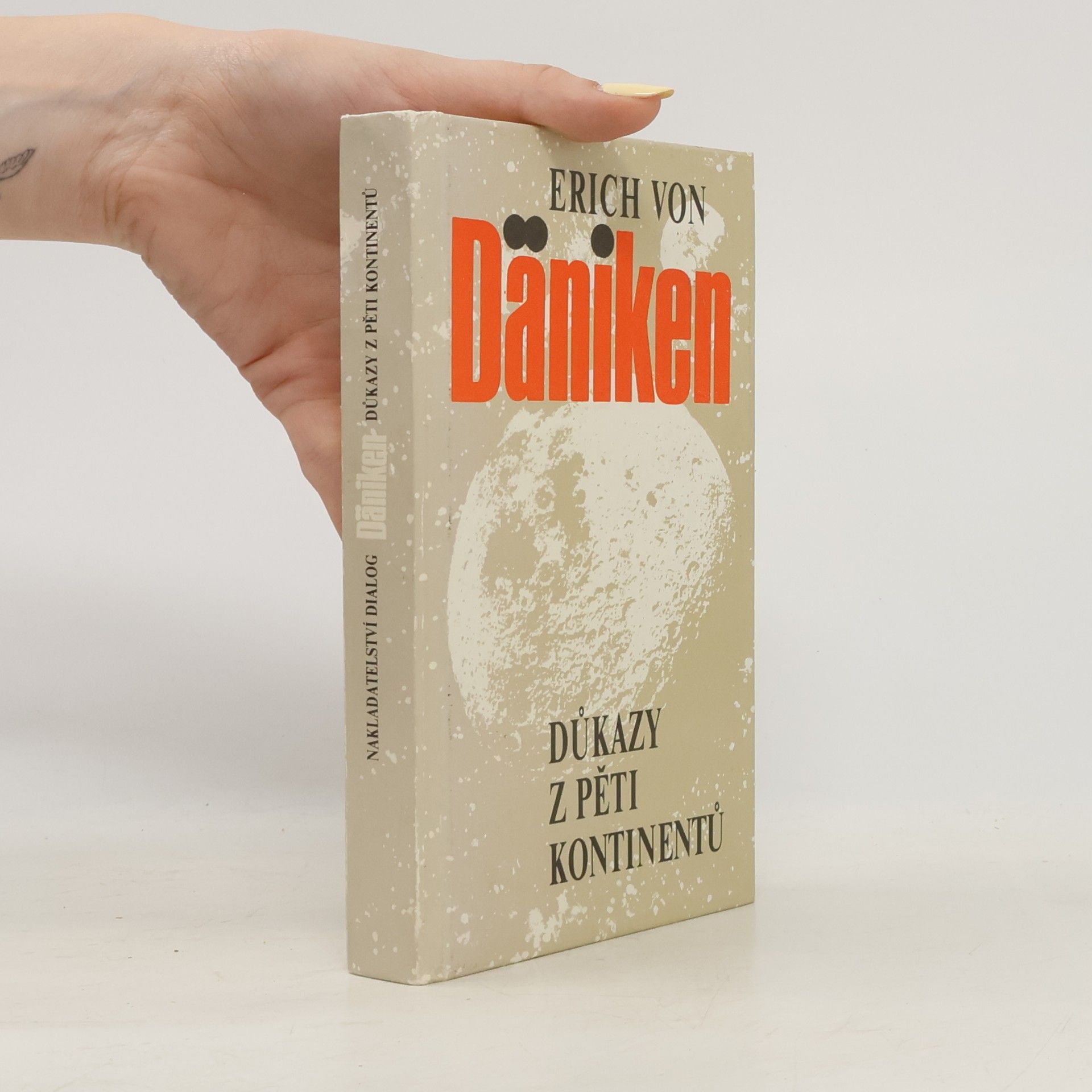 Erich von Däniken Důkazy z pěti kontinentů