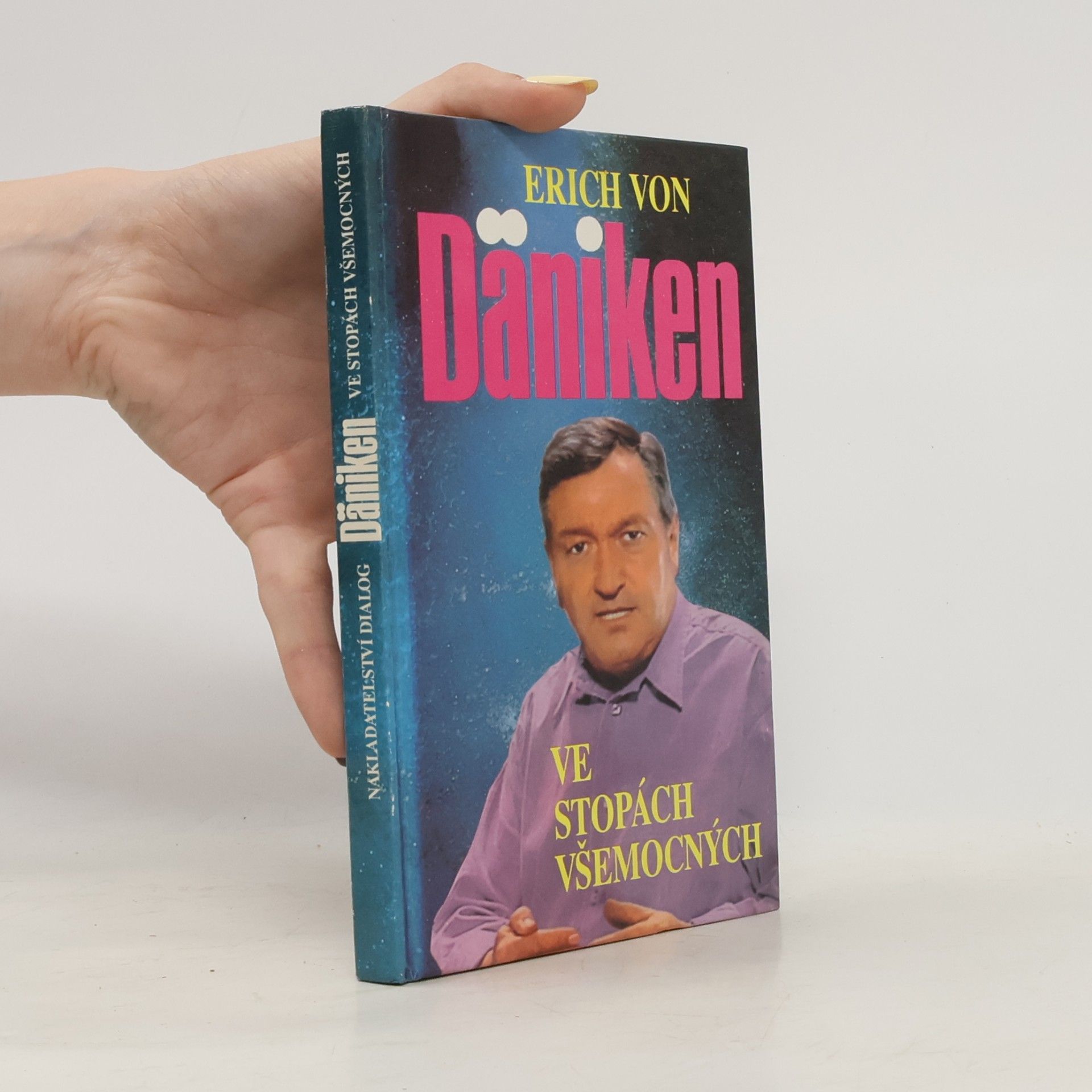 Erich von Däniken Ve stopách všemocných