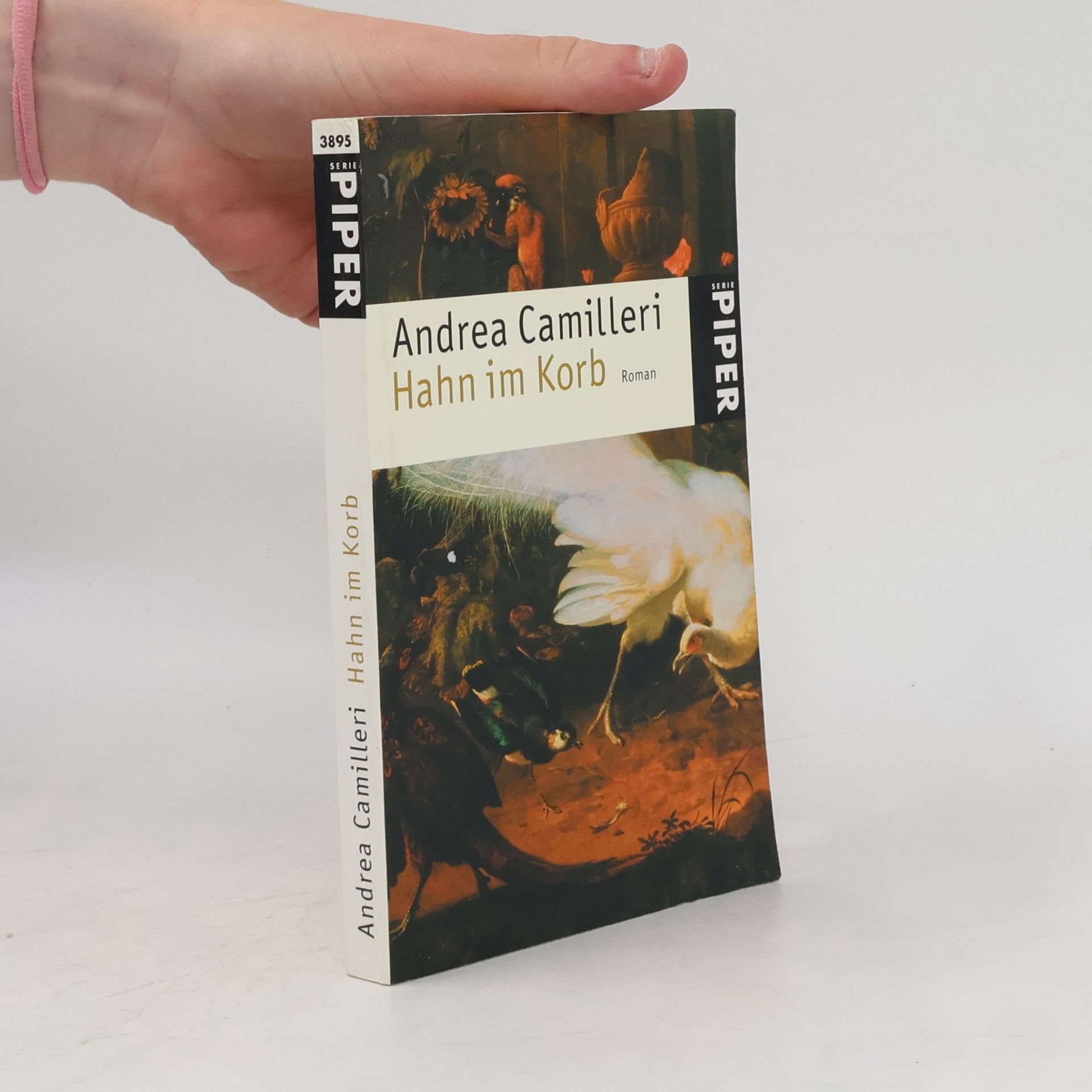 Andrea Camilleri Hahn im Korb