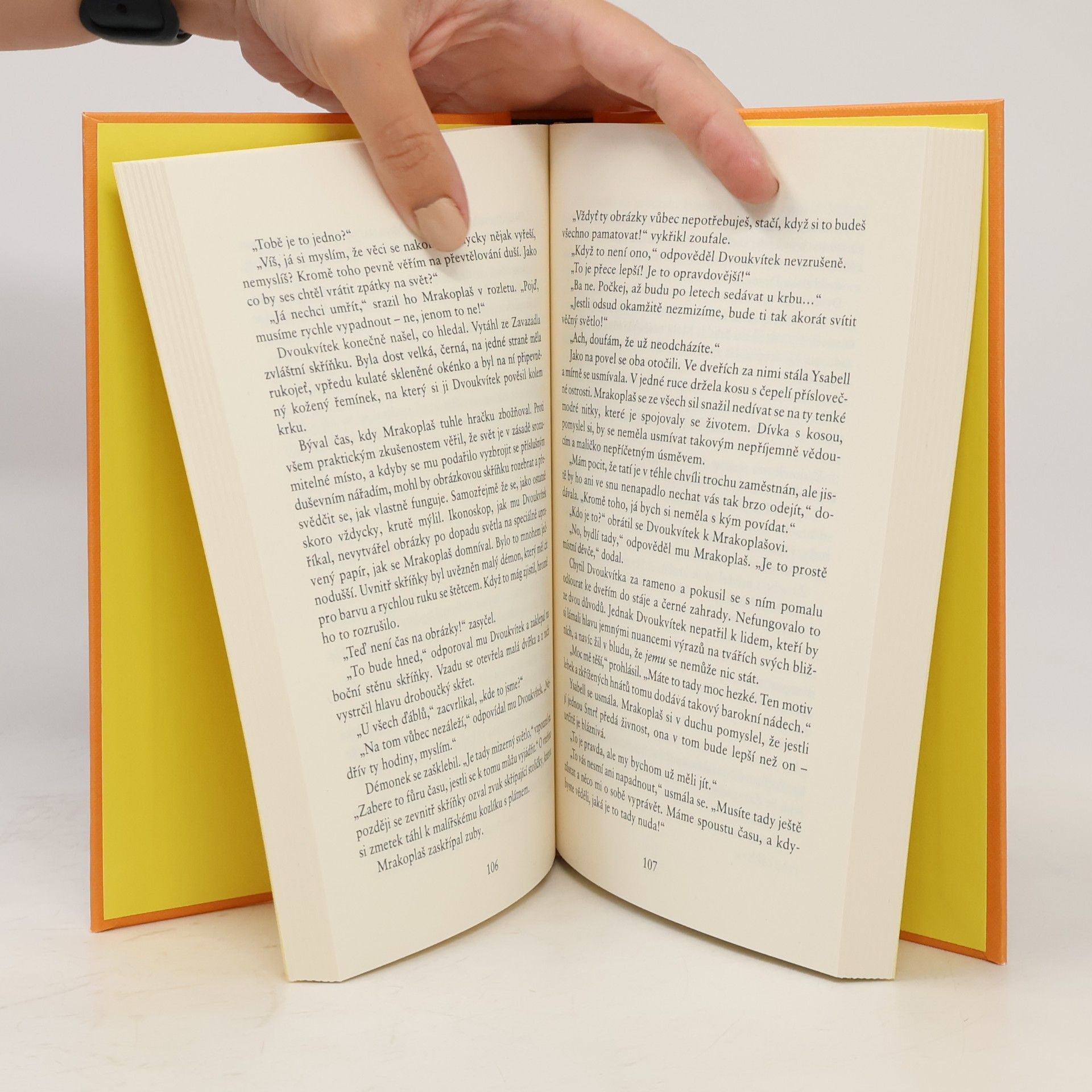 Terry Pratchett Lehké fantastično