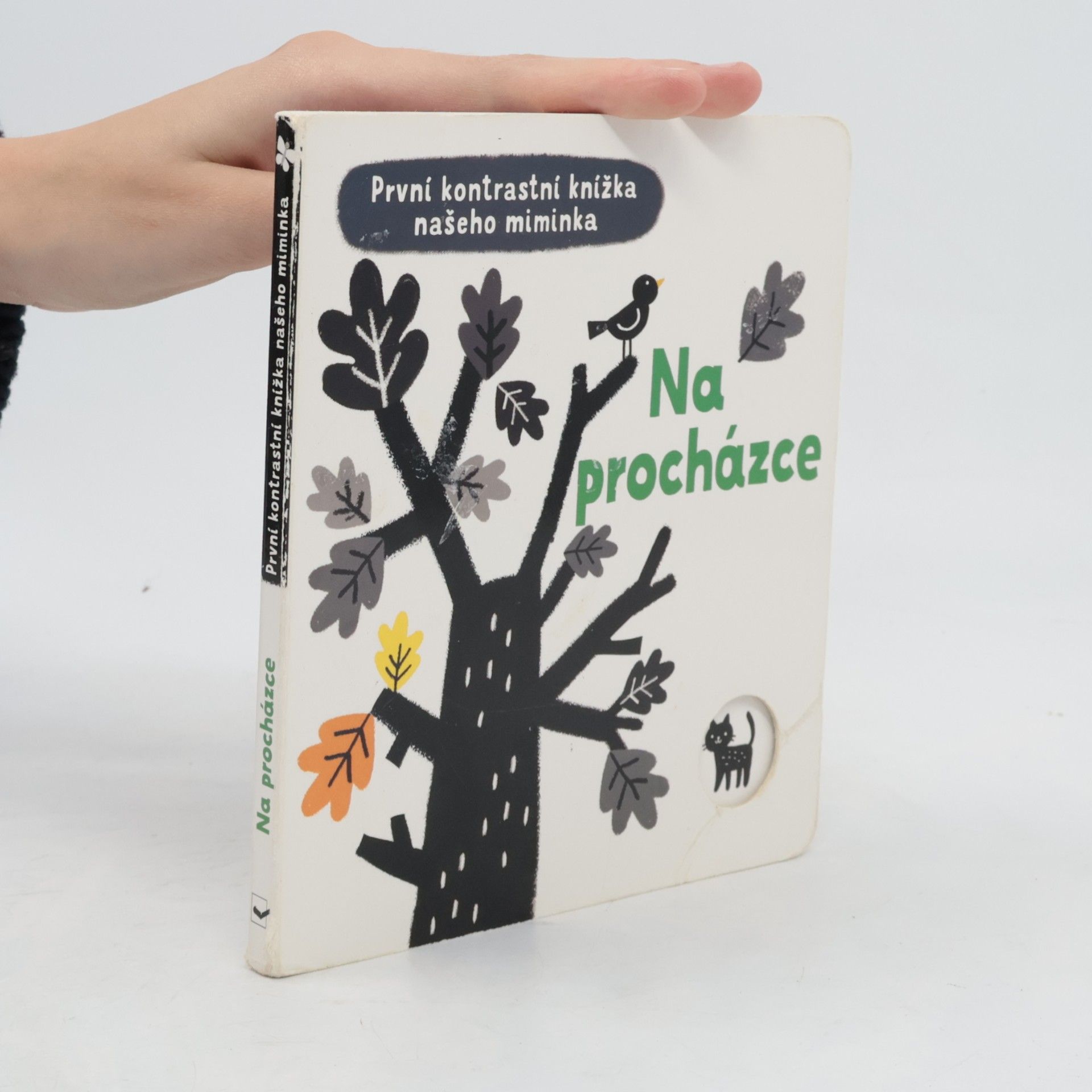 Na procházce. První kontrastní knížka našeho miminka