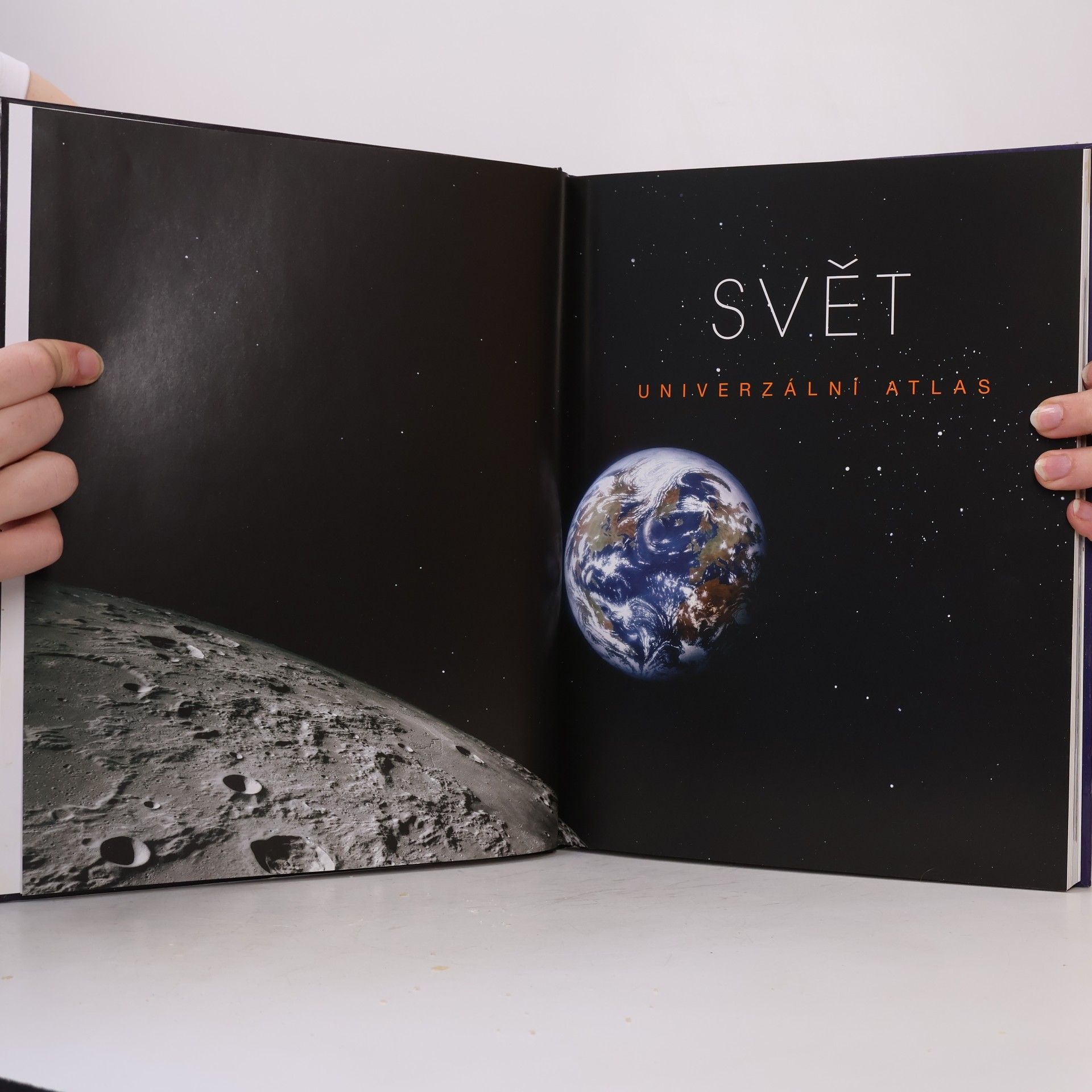 AA.VV. Svět. Univerzální atlas