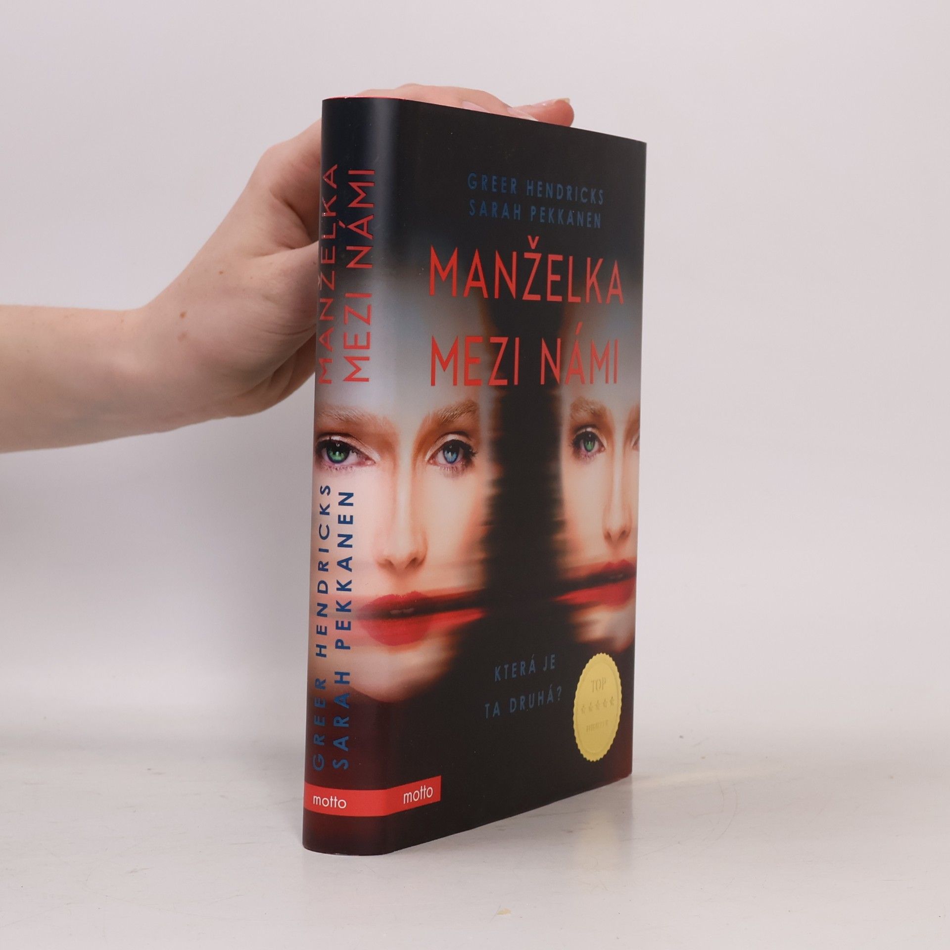 Greer Hendricks Manželka mezi námi