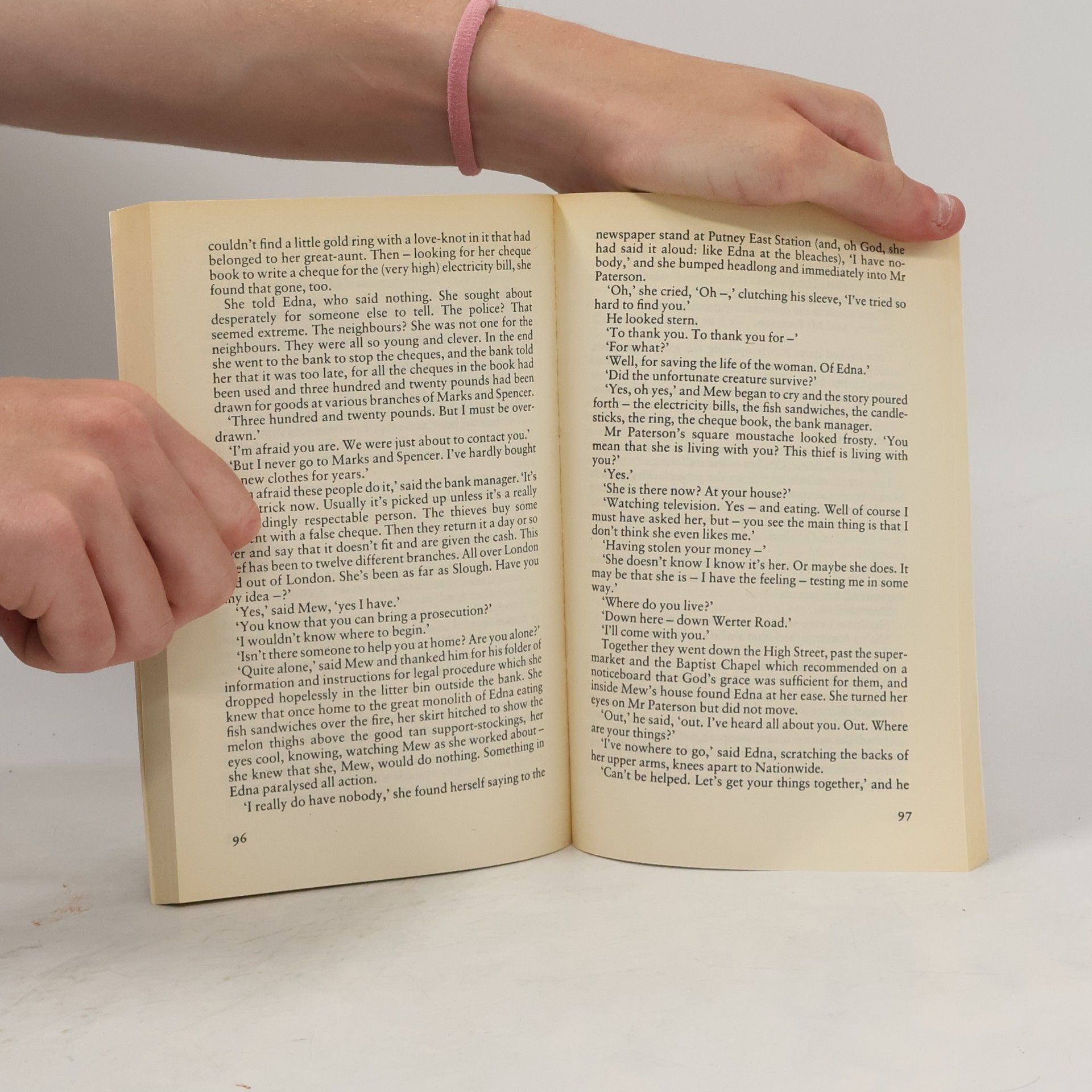 Jane Gardam The Pangs of Love and Other Stories