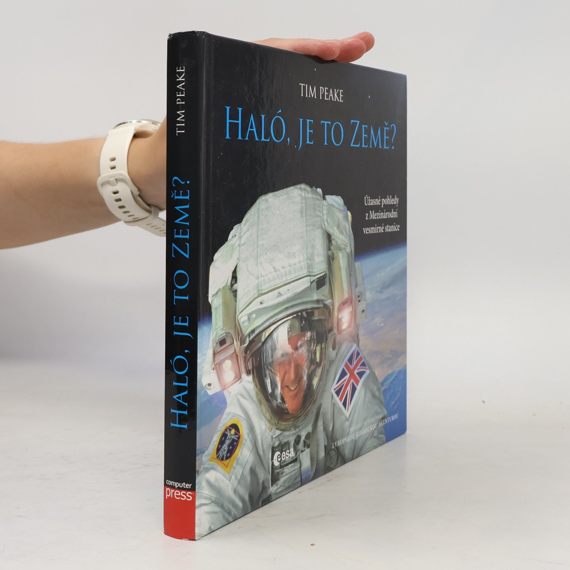 Timothy Peake Haló, je to Země? : úžasné pohledy z Mezinárodní vesmírné stanice