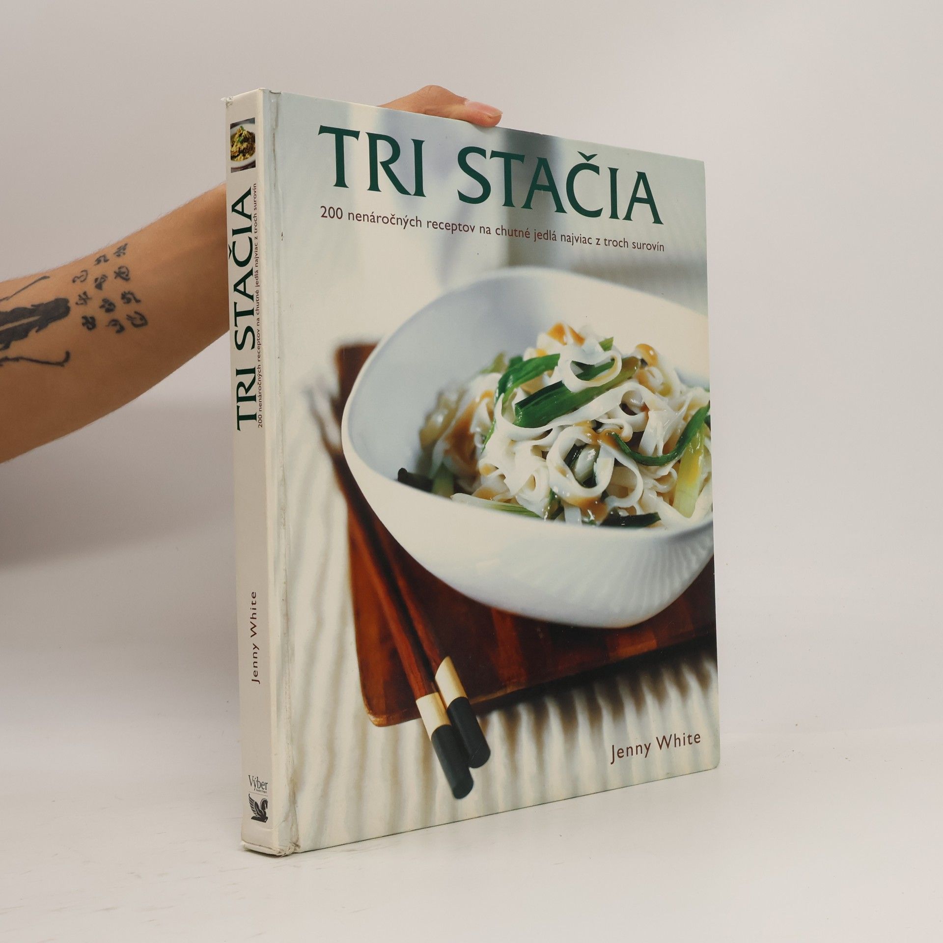 Tri stačia