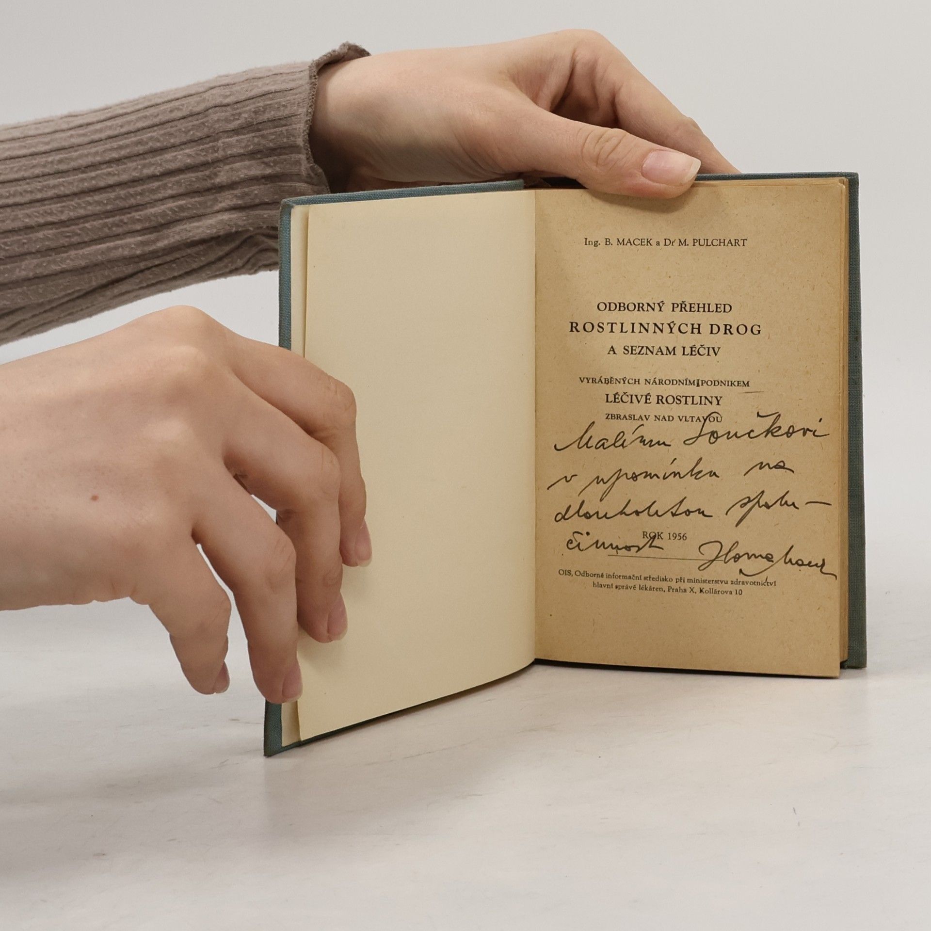 Miroslav Pulchart Odborný přehled rostlinných drog a seznam léčiv