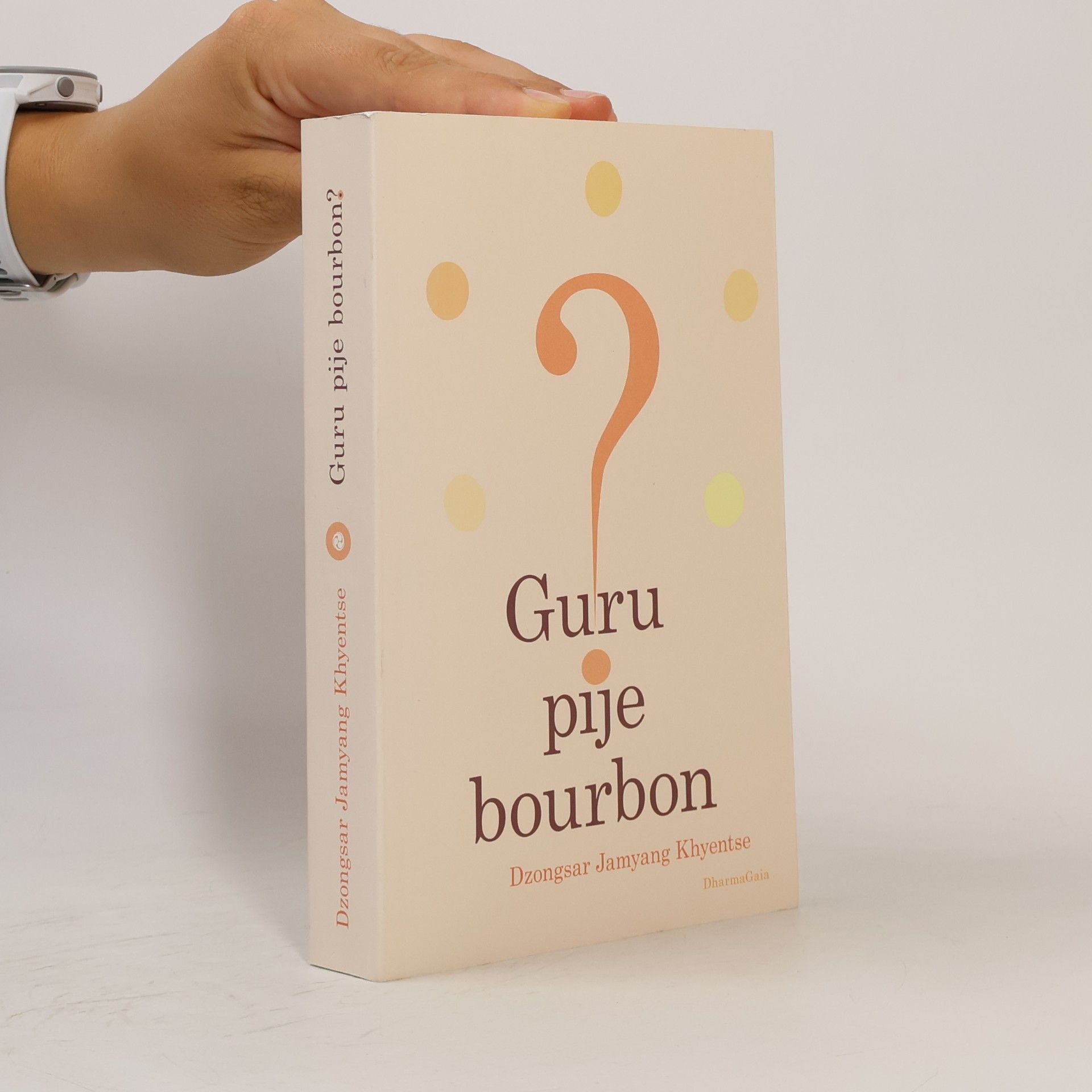 Guru pije bourbon?