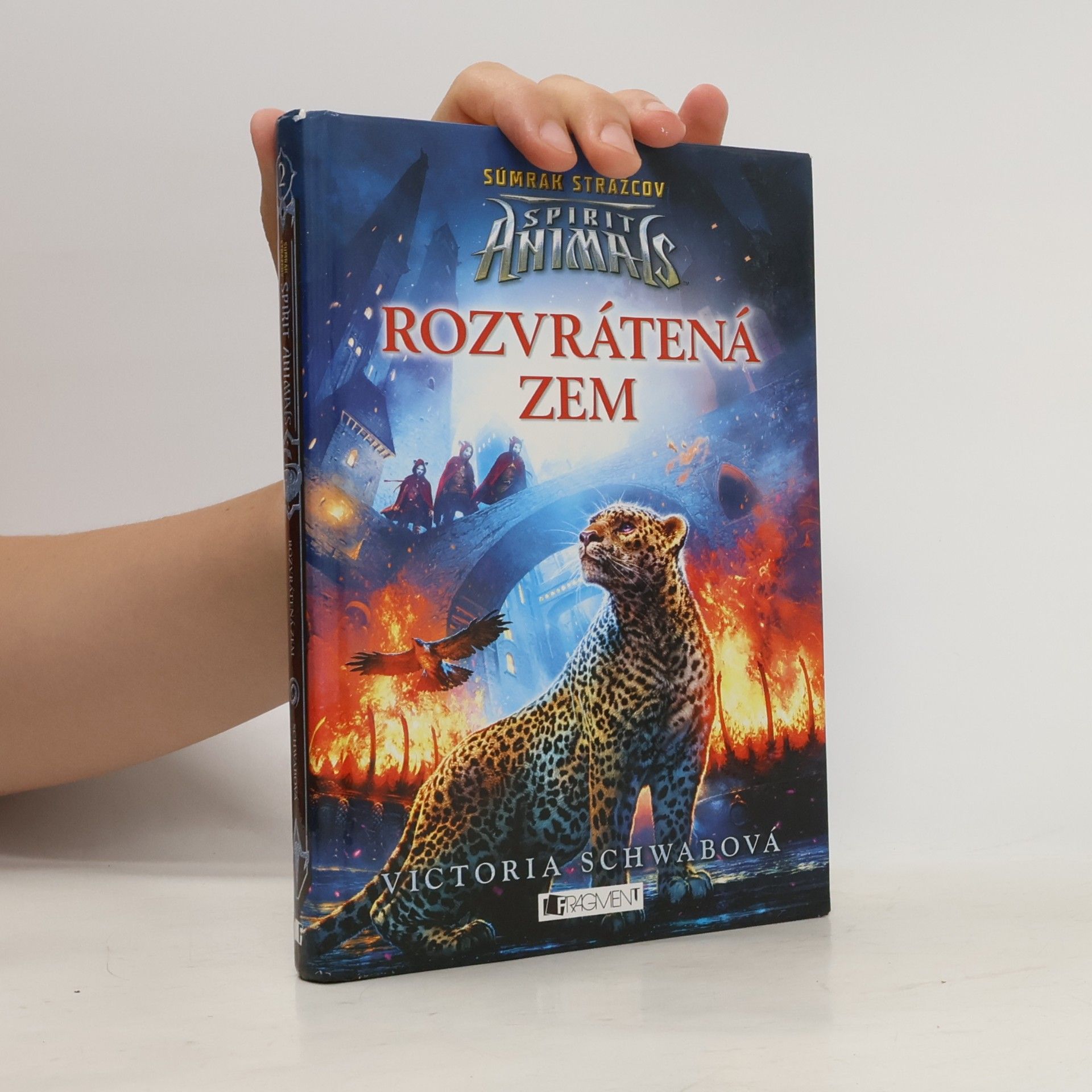 Victoria Schwab Rozvrátená zem
