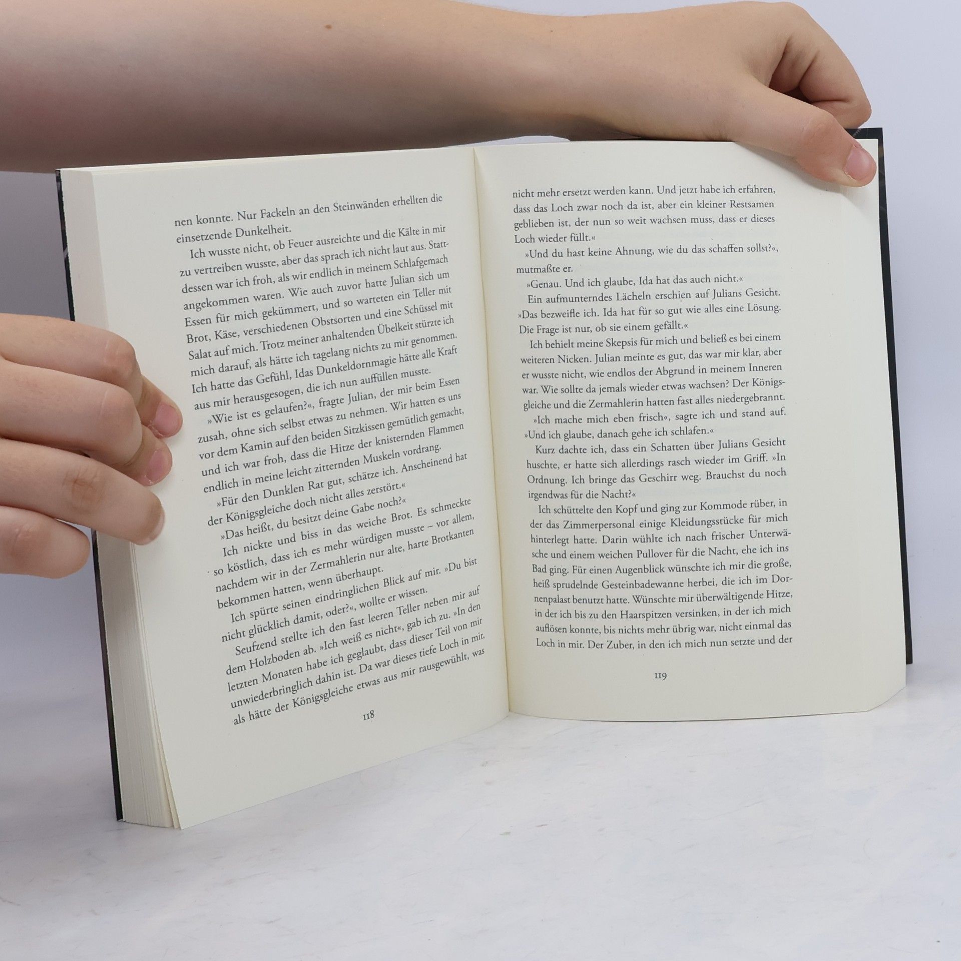 Katharina Seck Knospen aus Finsternis
