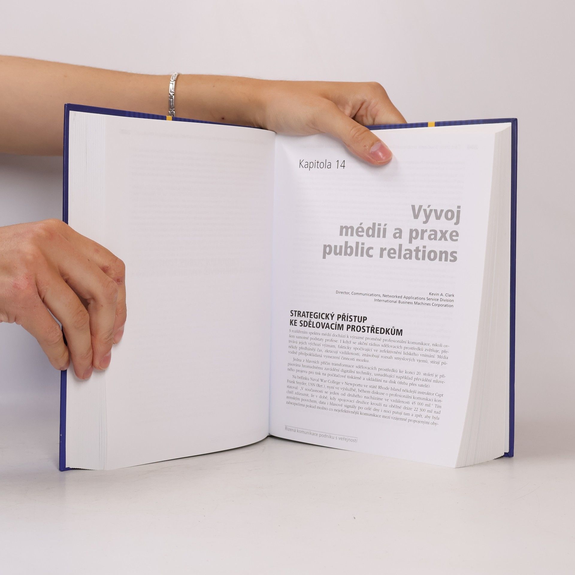 Clarke L. Caywood Public relations : řízená komunikace podniku s veřejností