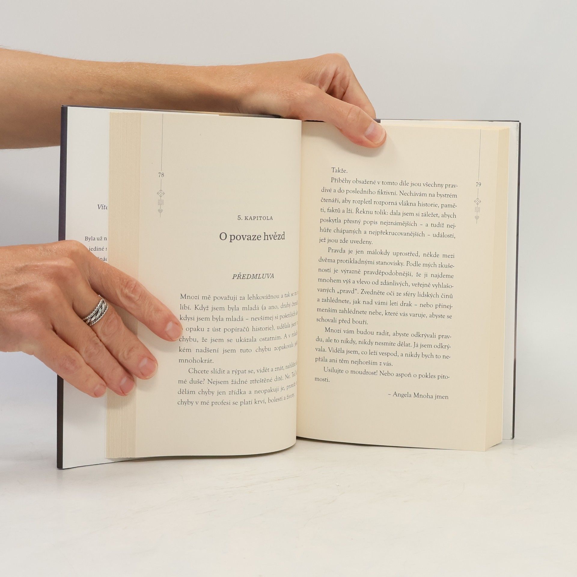 Christopher Paolini Poutník, čarodějnice a červ - Příběhy z Alagaësie I.