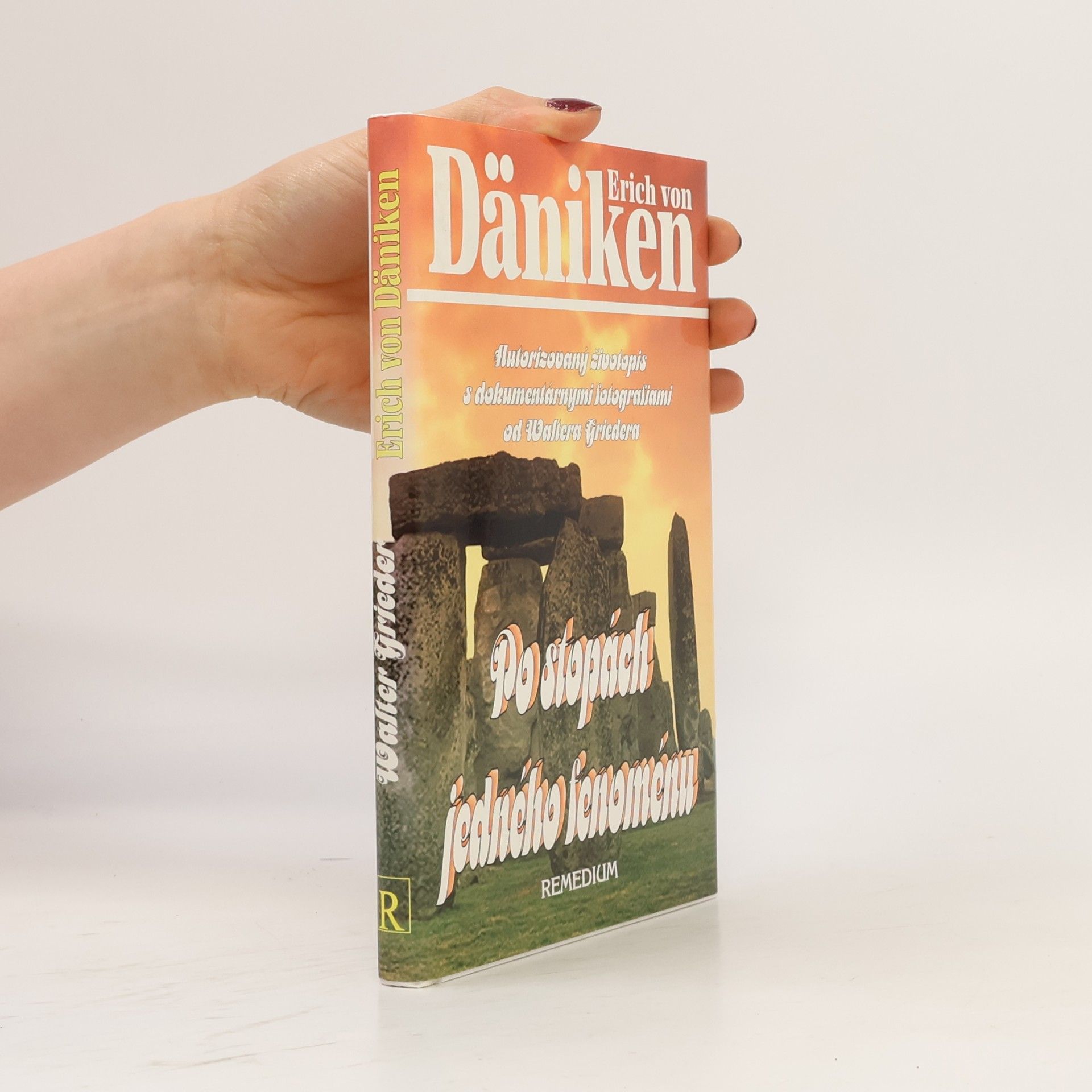 Erich von Däniken Po stopách jedného fenoménu