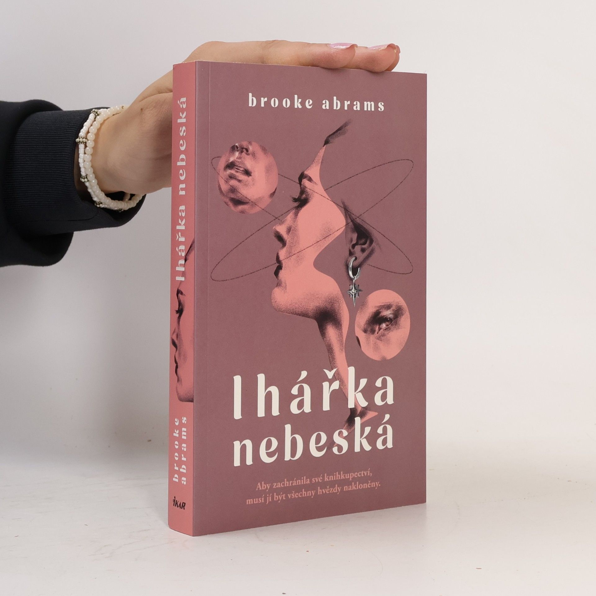 Brooke Abrams Lhářka nebeská