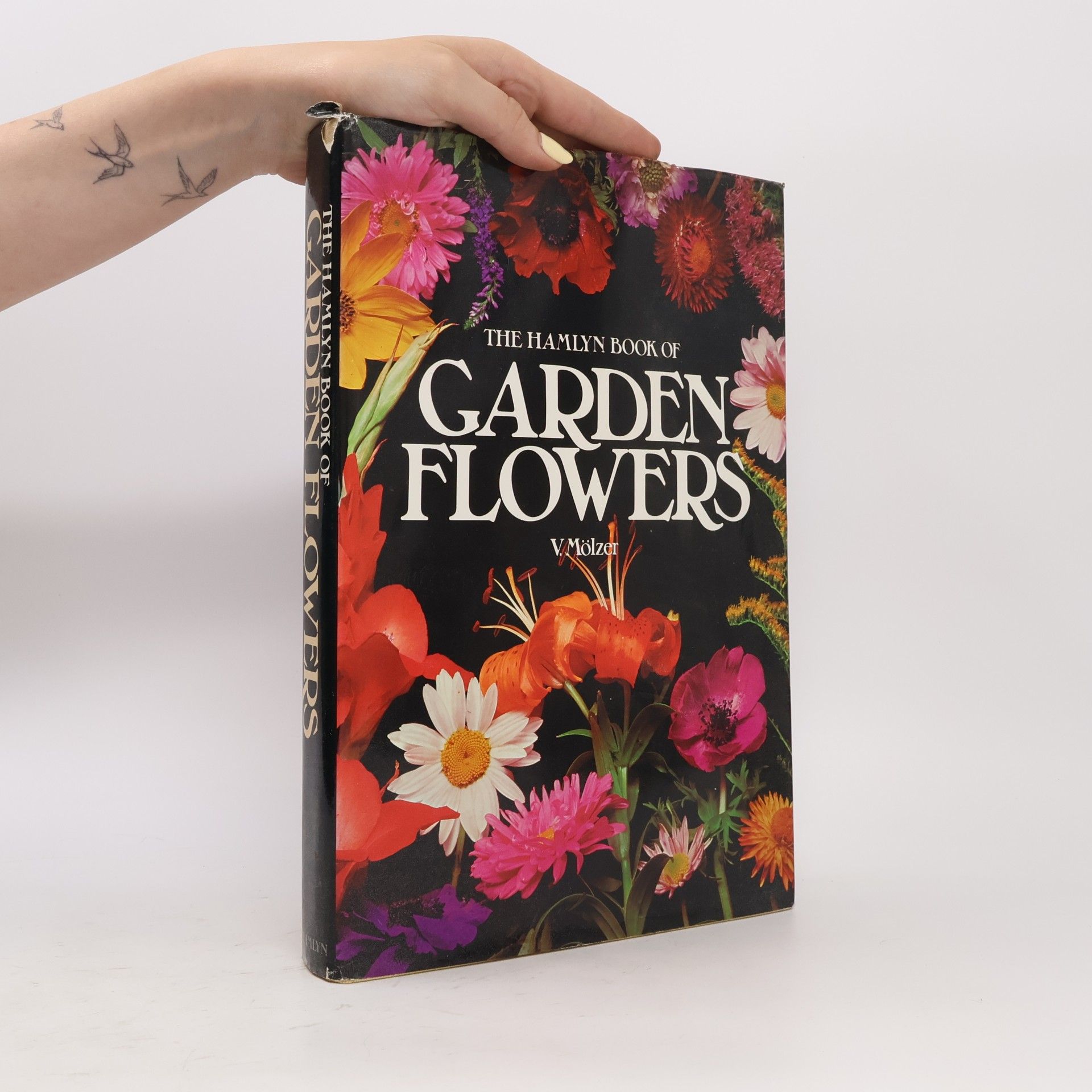 The Hamlyn Book of Garden Flowers