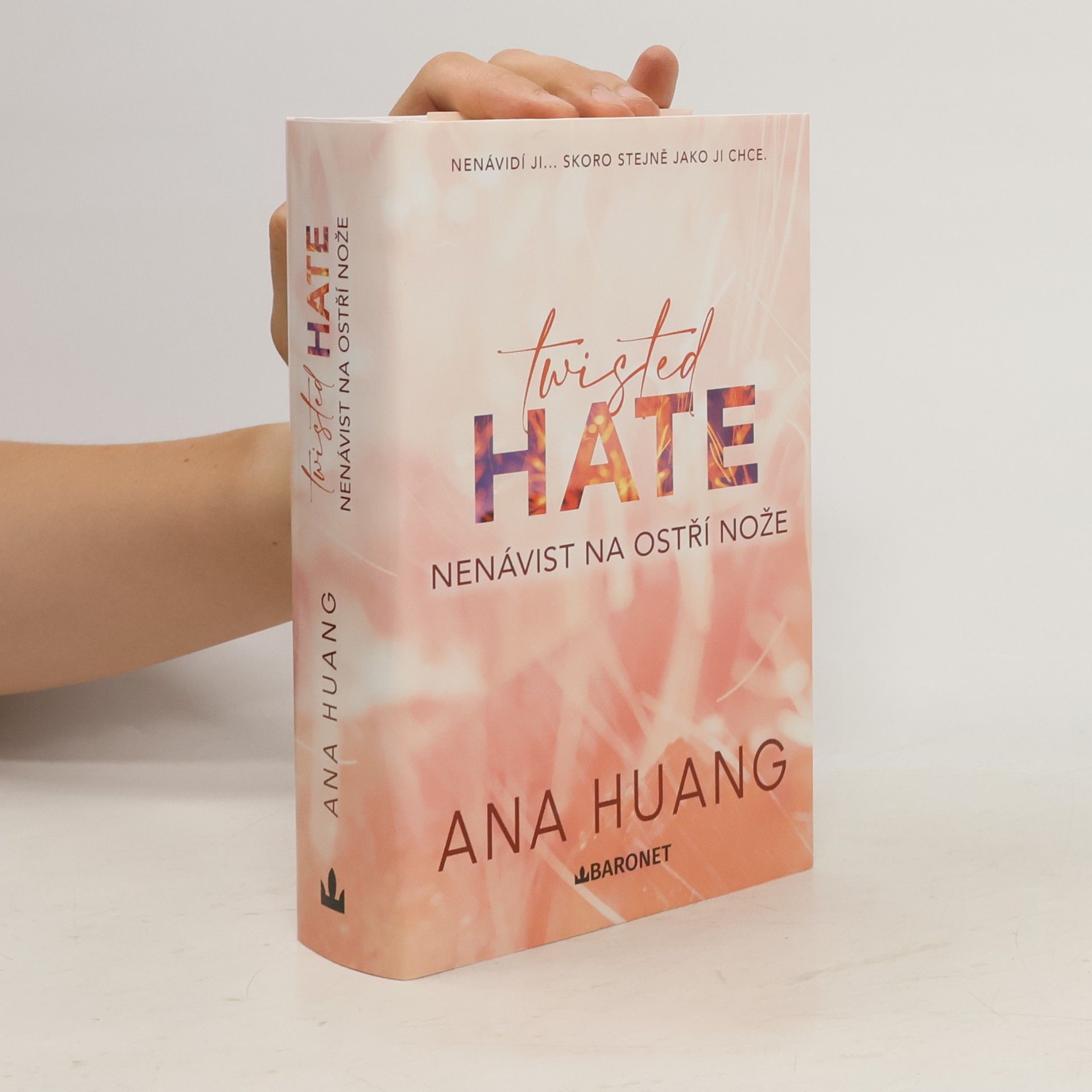 Ana Huang Twisted Hate: Nenávist na ostří nože
