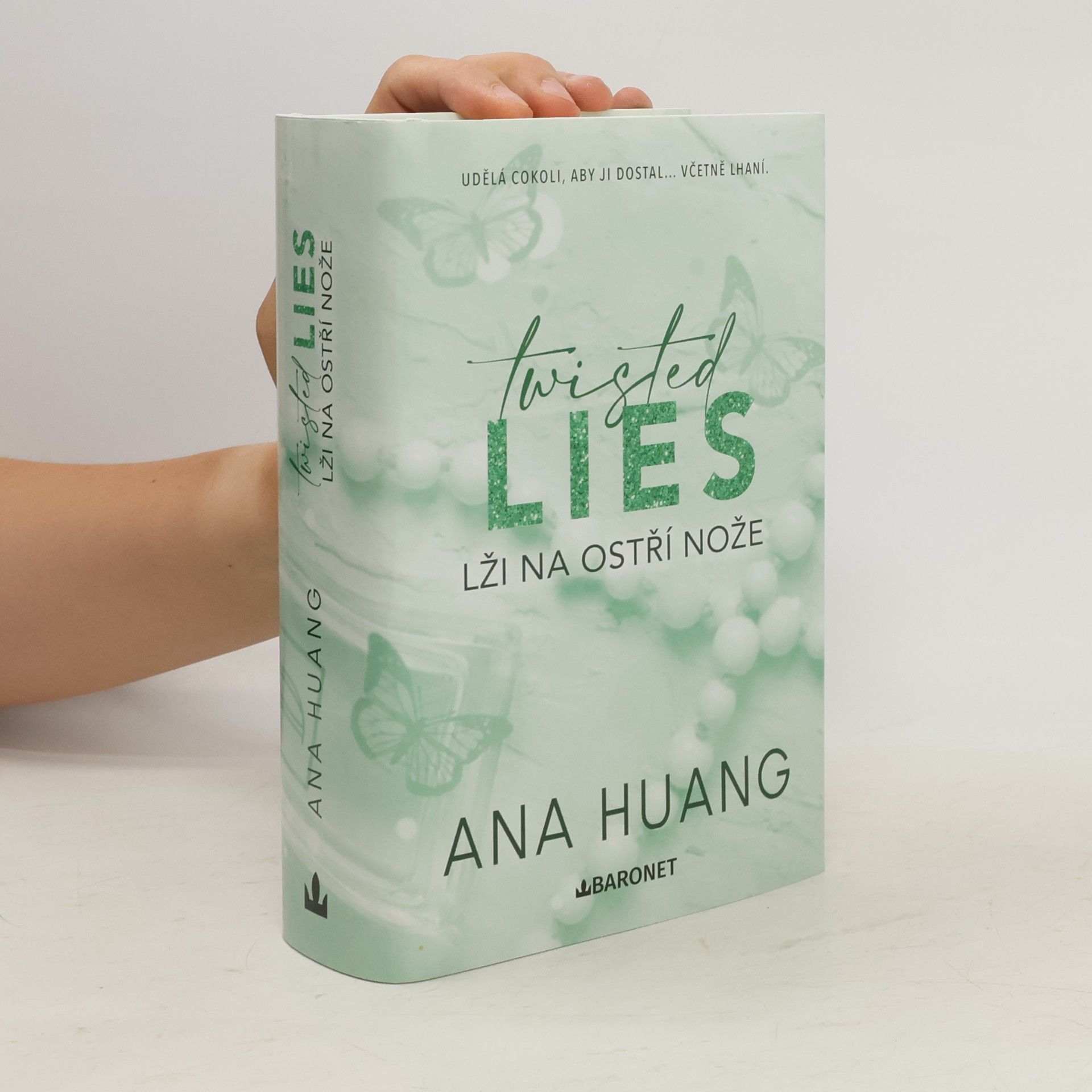 Ana Huang Twisted Lies. Lži na ostří nože