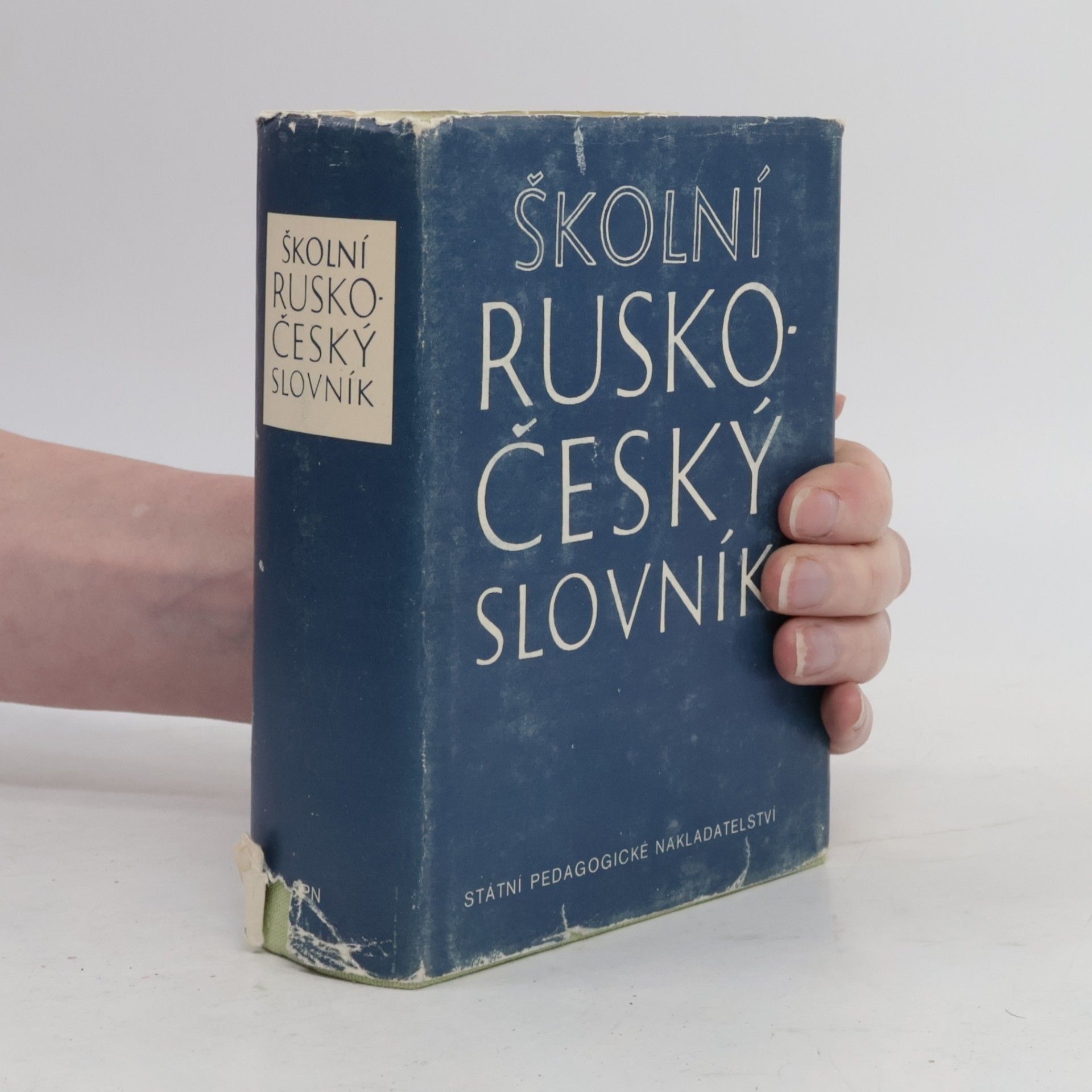 Autores varios Školní rusko-český slovník