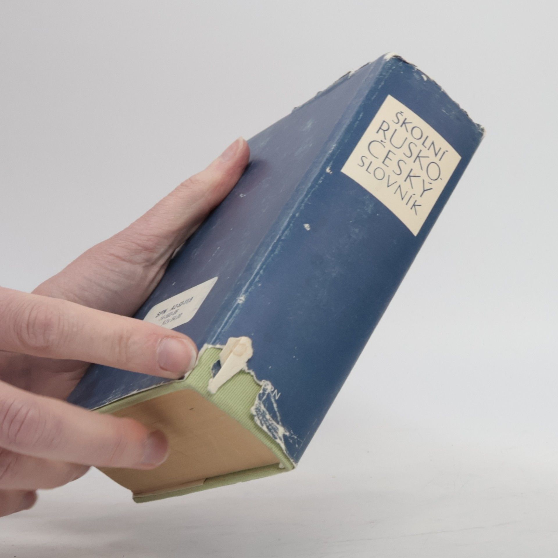 Autores varios Školní rusko-český slovník