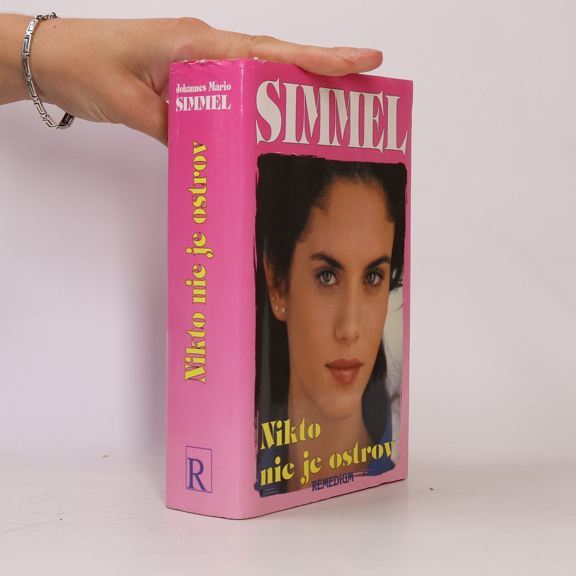 Johannes Mario Simmel Nikto nie je ostrov