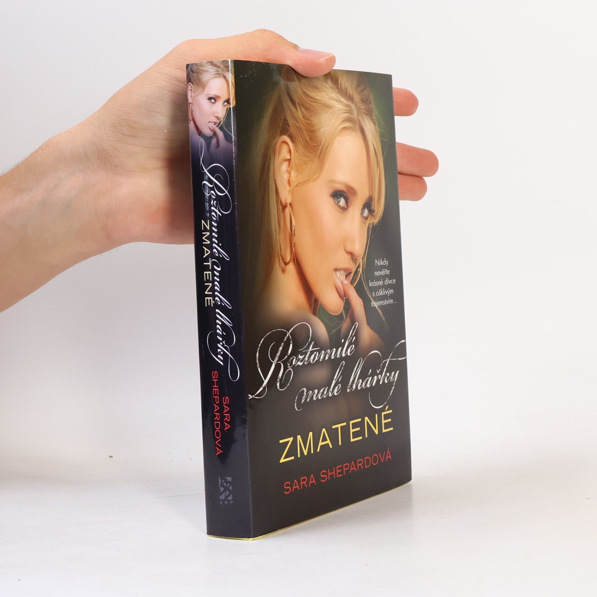 Sara Shepard Roztomilé malé lhářky: Zmatené