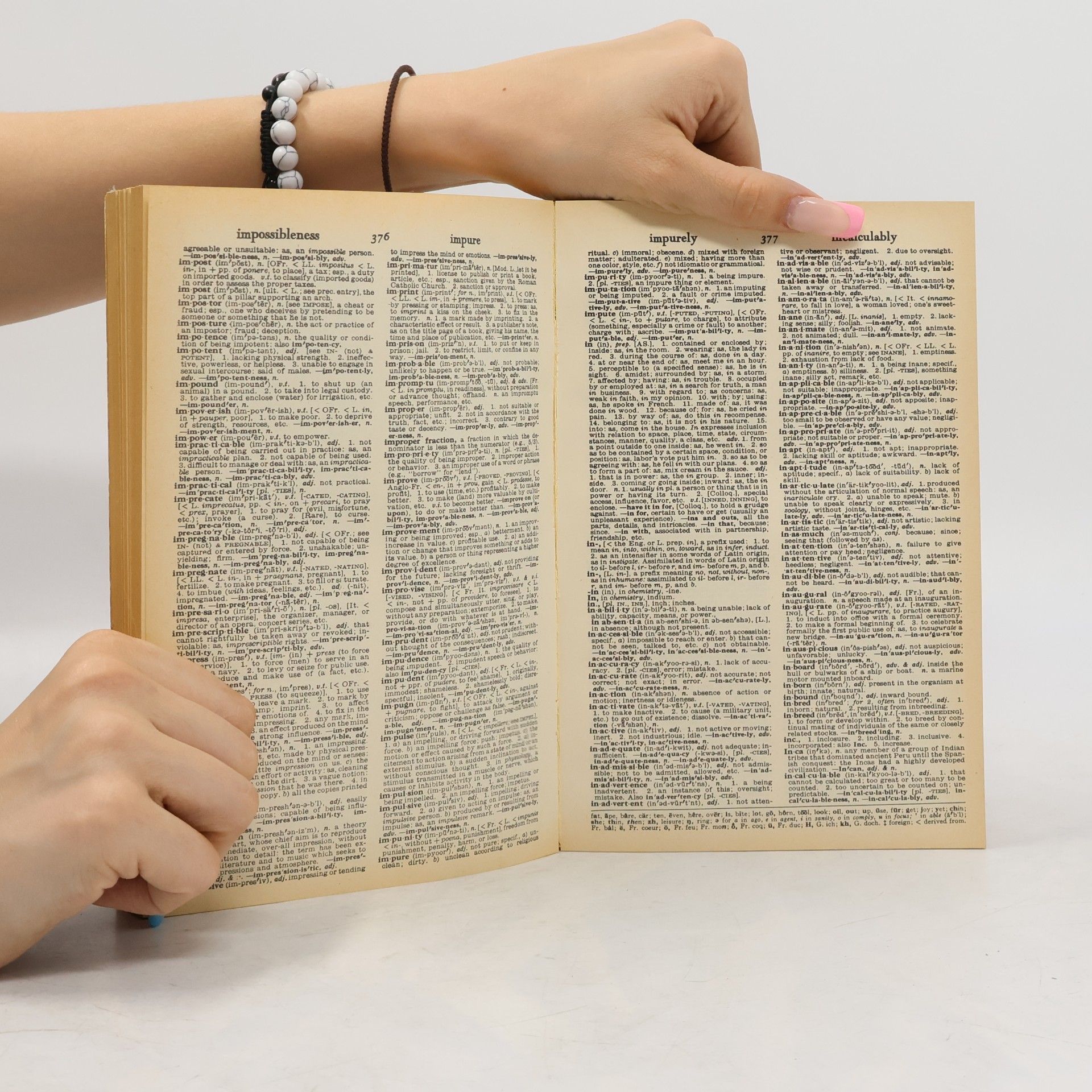 Dutton Books Webster's New World Dictionary: The 100,000 Entry Concise Edition of the American Language