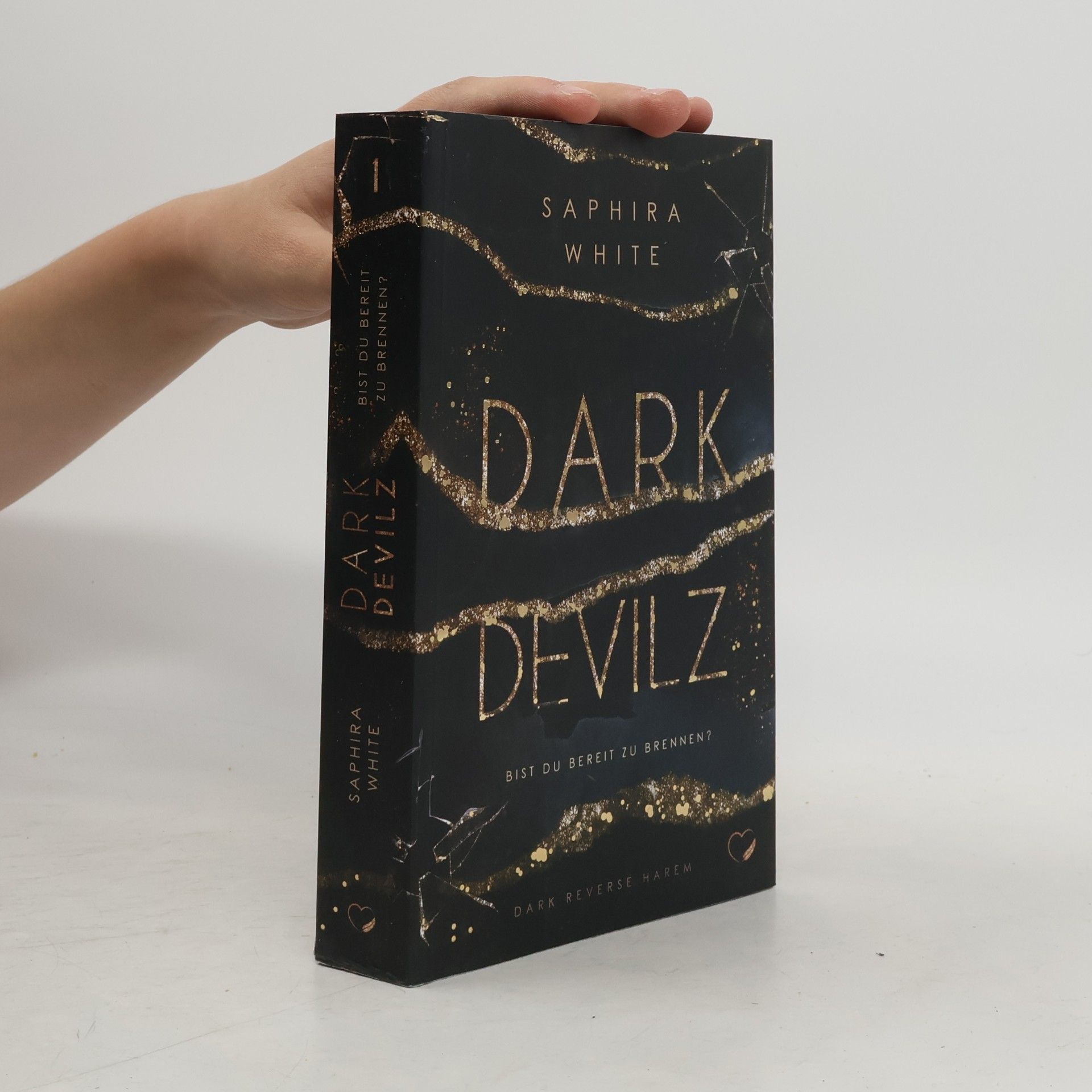 Saphira White Dark Devilz