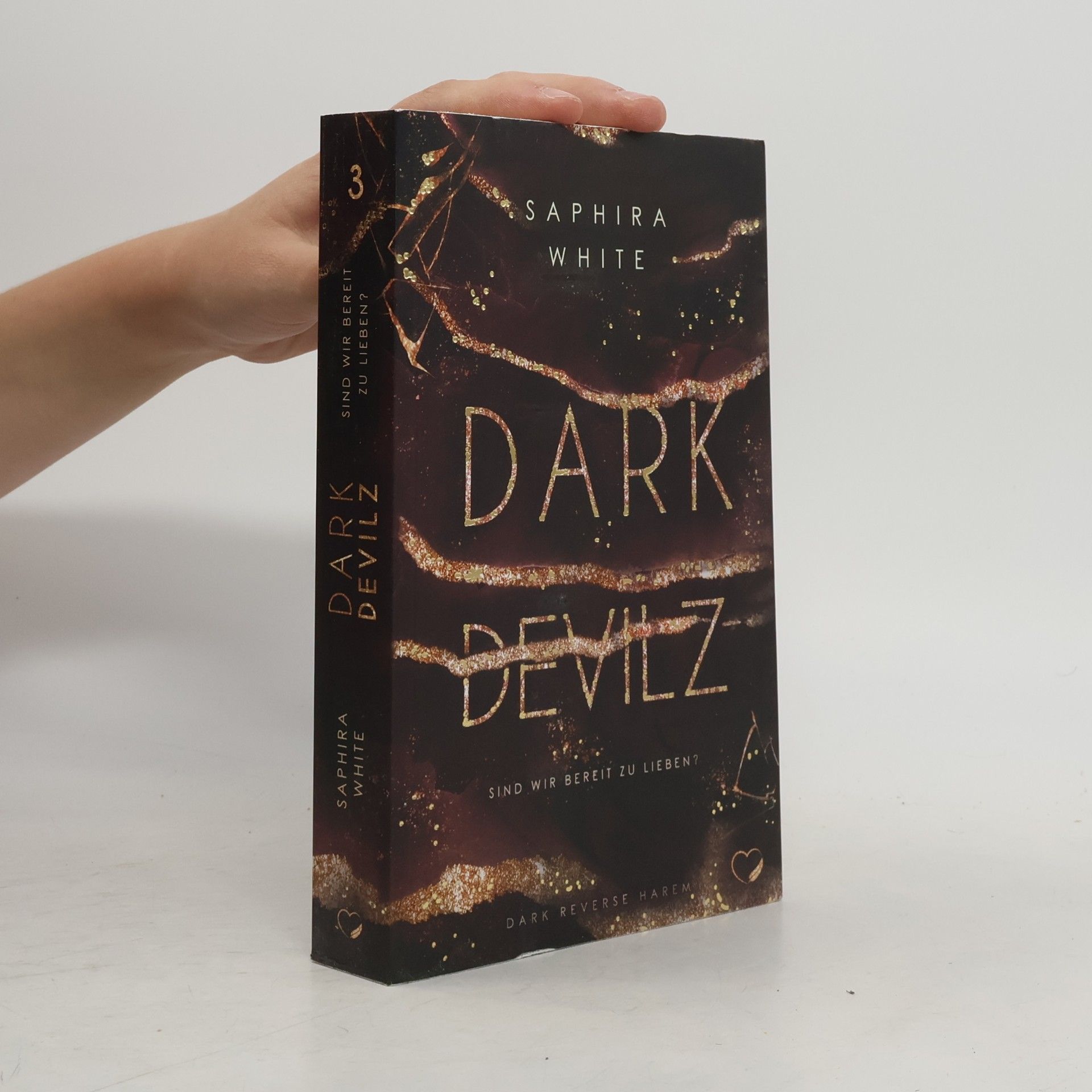 Saphira White Dark Devilz