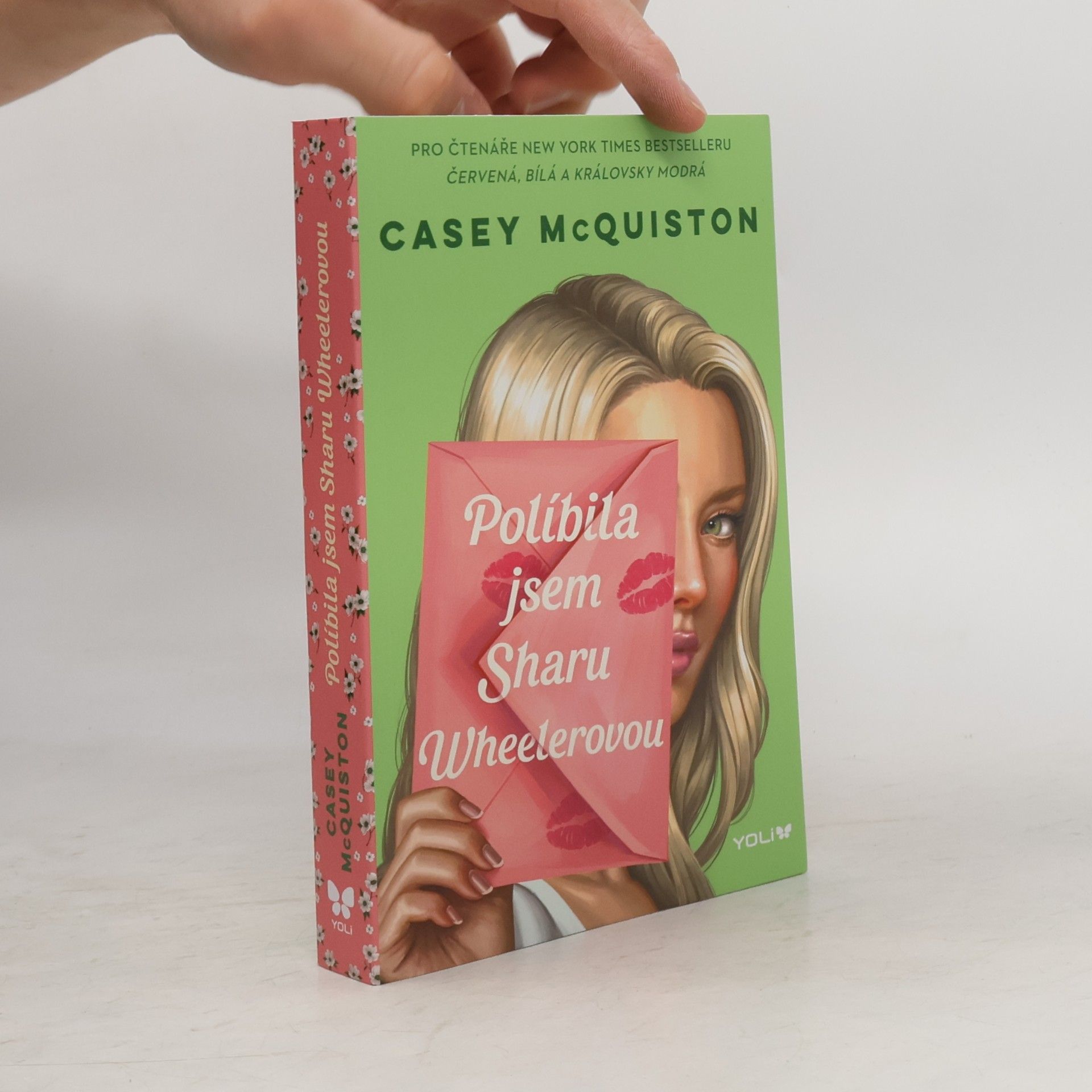 Casey McQuiston Políbila jsem Sharu Wheelerovou
