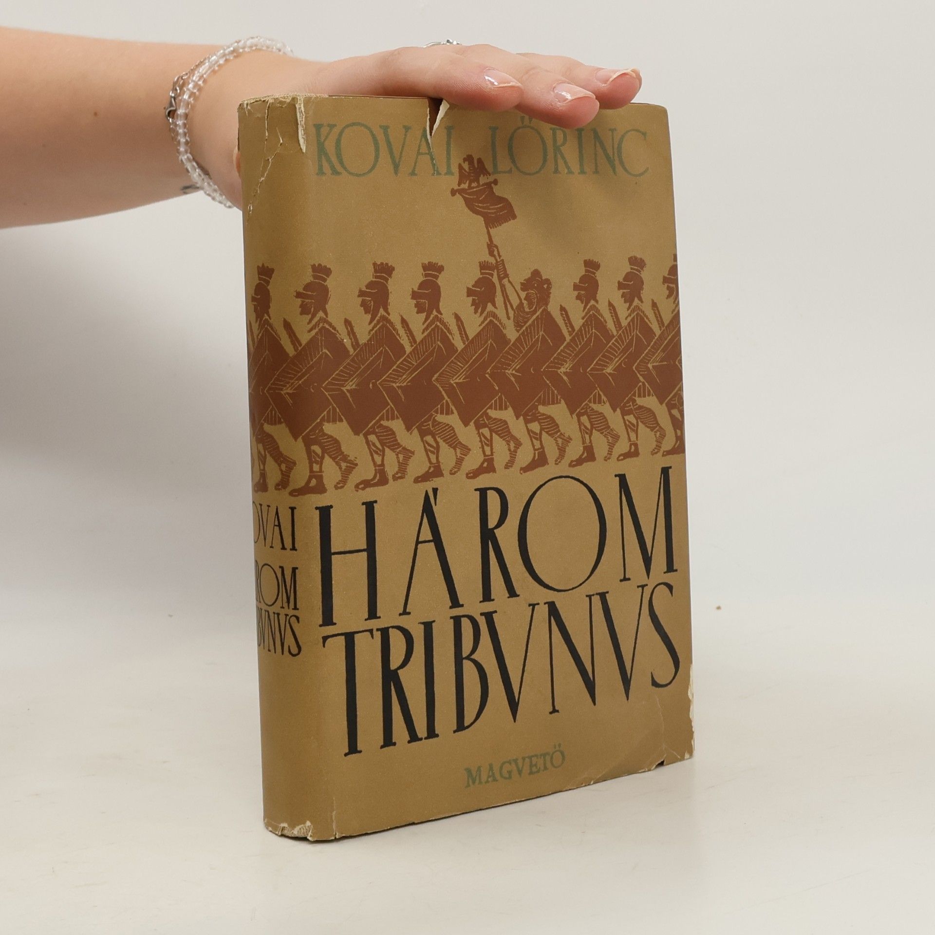 Három tribunus
