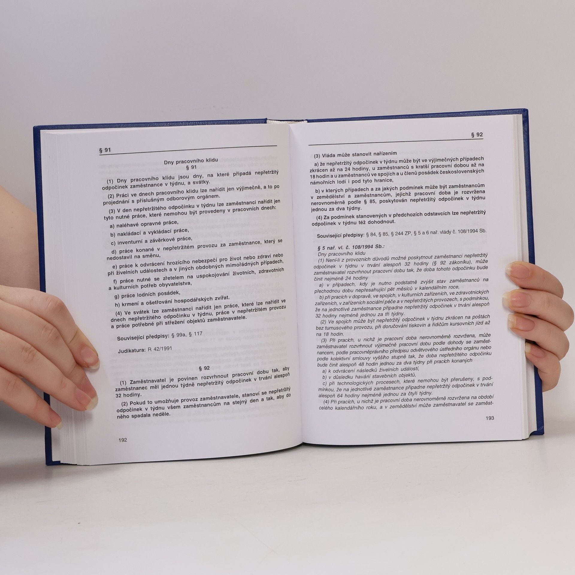 Josef Hochman Komentář k Zákoníku práce a souvisejícím předpisům doplněný o výňatky z důvodových zpráv, judikatury a vzory typických smluv a podání